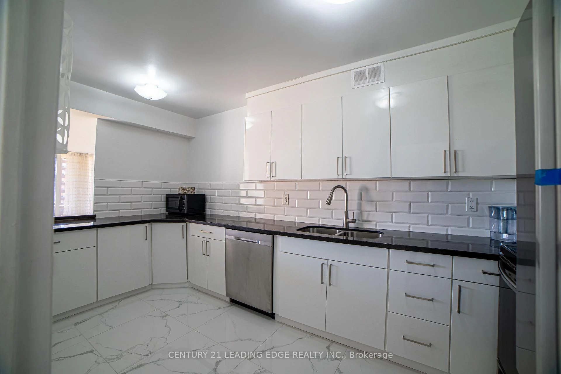 Photo 8 of Unit 604, 25 Four Winds Drive, North York, York University Heights — HOMEH