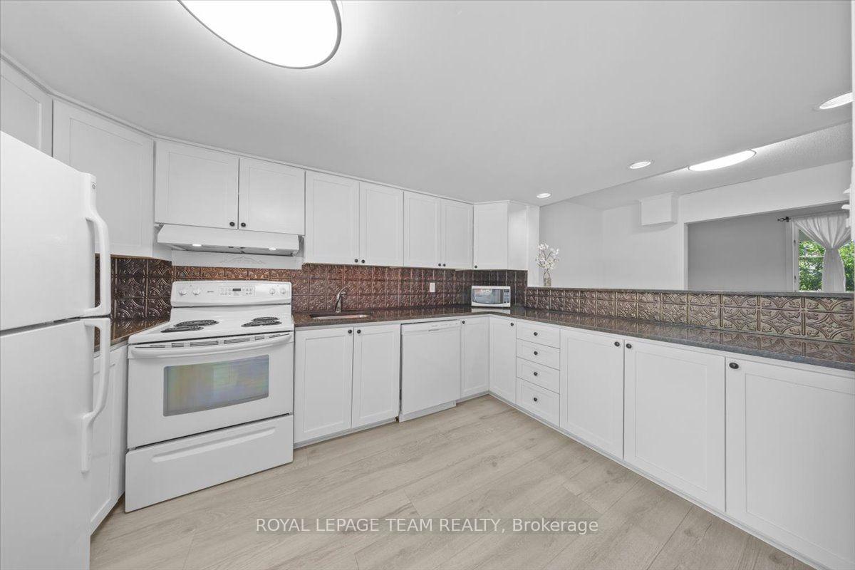 Photo 17 of 135 Upper Lorne Place, Ottawa, West Centre Town — HOMEH