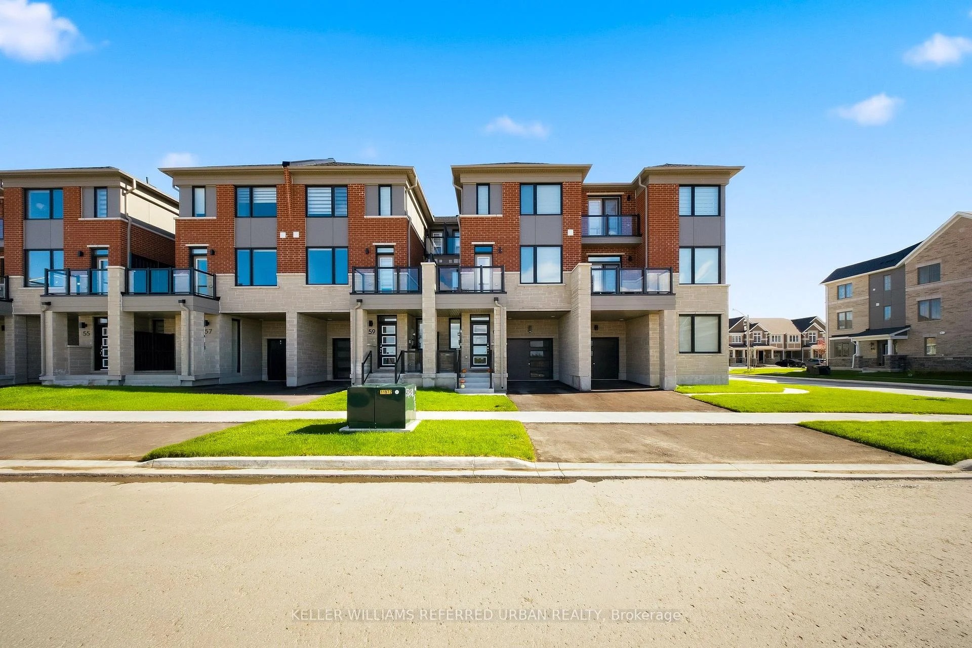 Photo 1 of 61 Vinewood Crescent, Barrie, Rural Barrie Southeast — HOMEH
