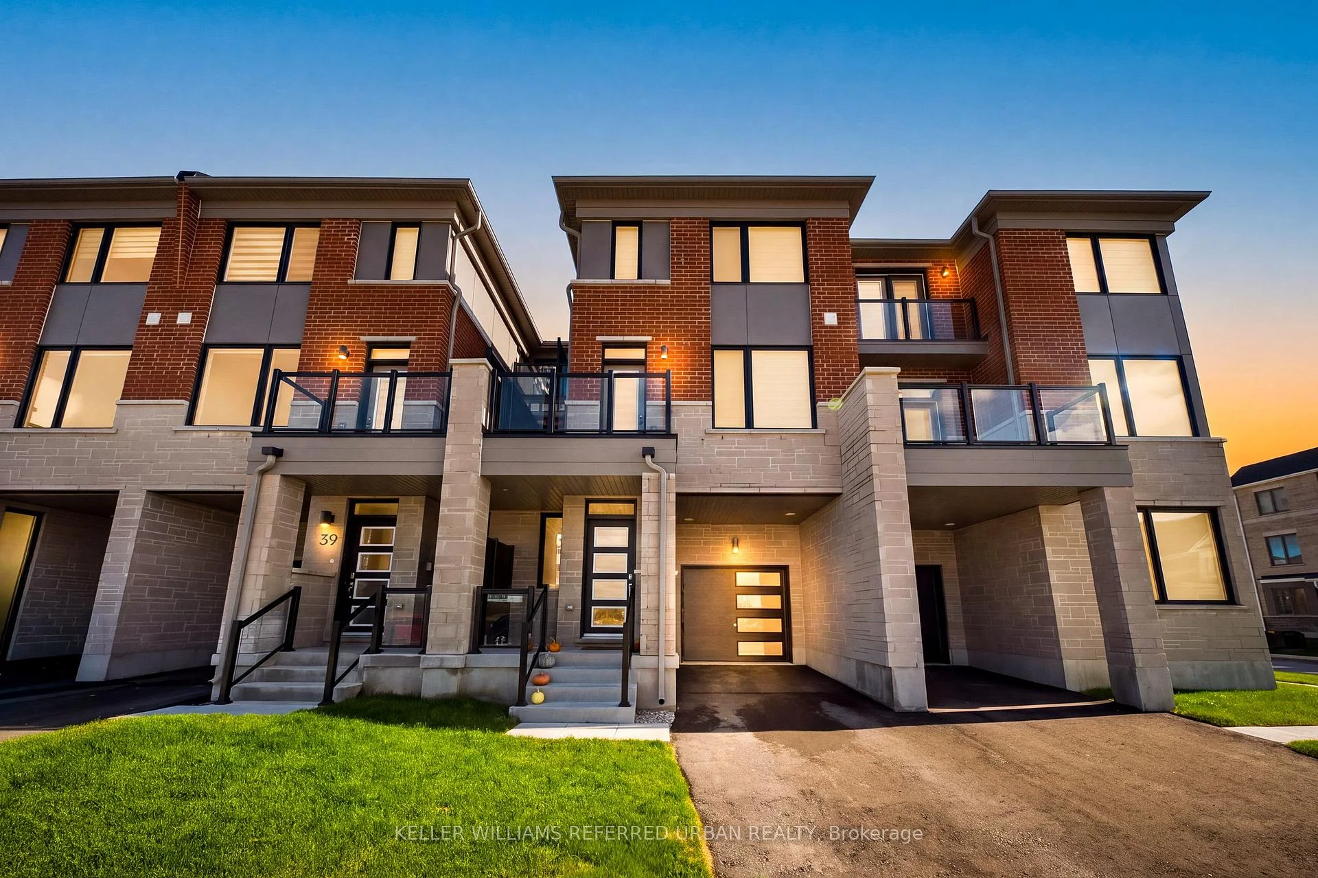Photo 3 of 61 Vinewood Crescent, Barrie, Rural Barrie Southeast — HOMEH