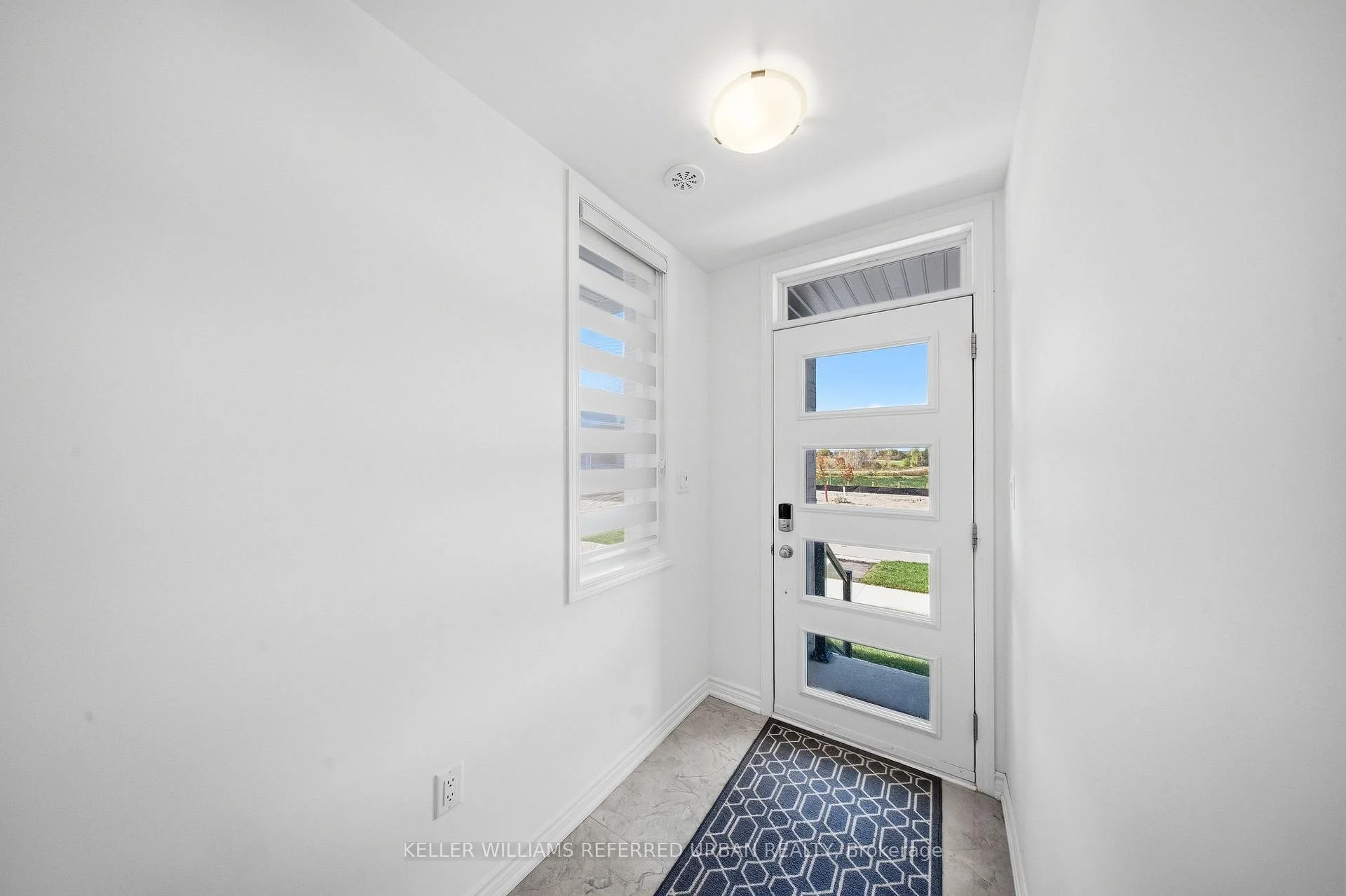Photo 5 of 61 Vinewood Crescent, Barrie, Rural Barrie Southeast — HOMEH