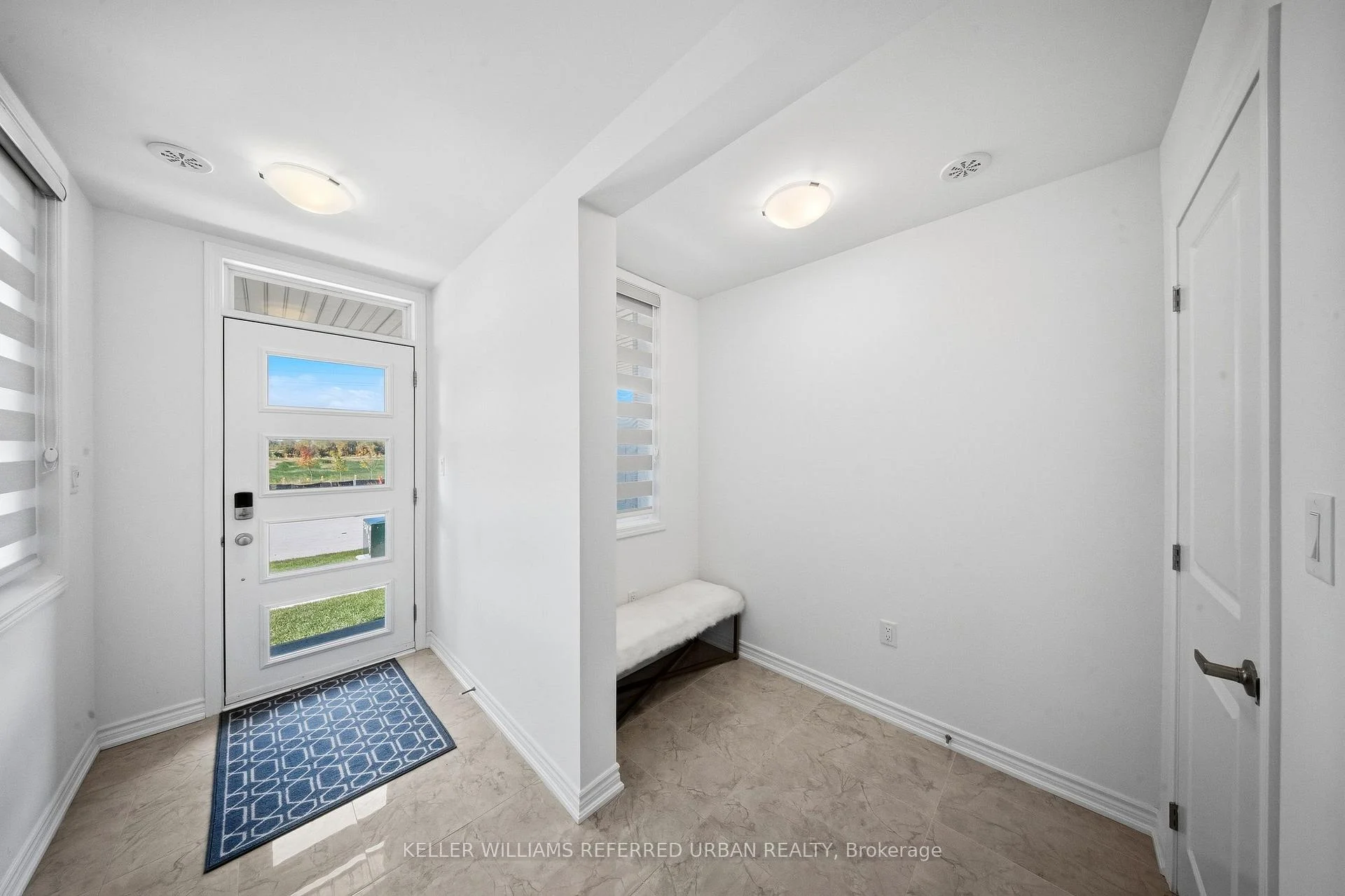Photo 6 of 61 Vinewood Crescent, Barrie, Rural Barrie Southeast — HOMEH