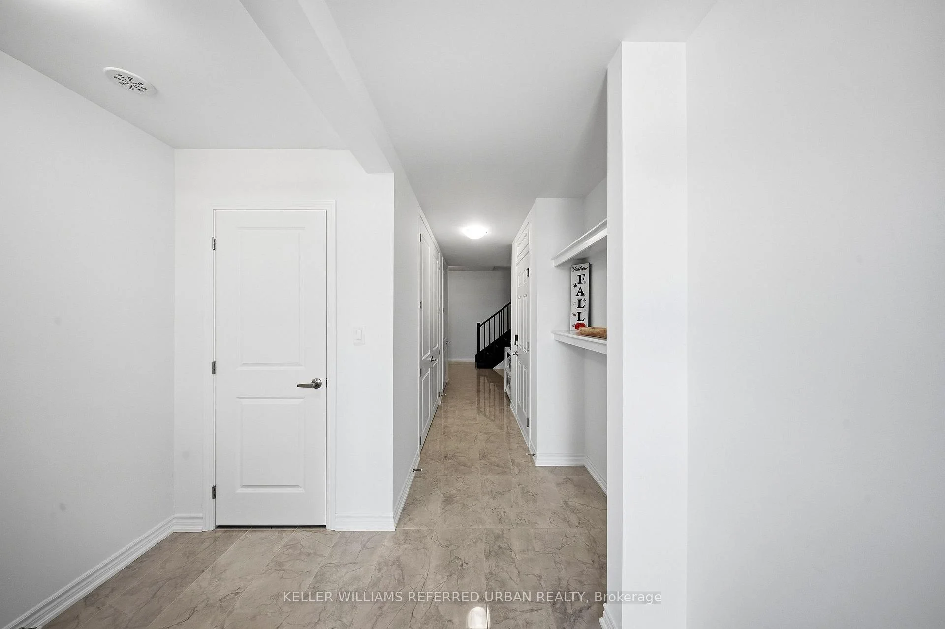 Photo 7 of 61 Vinewood Crescent, Barrie, Rural Barrie Southeast — HOMEH