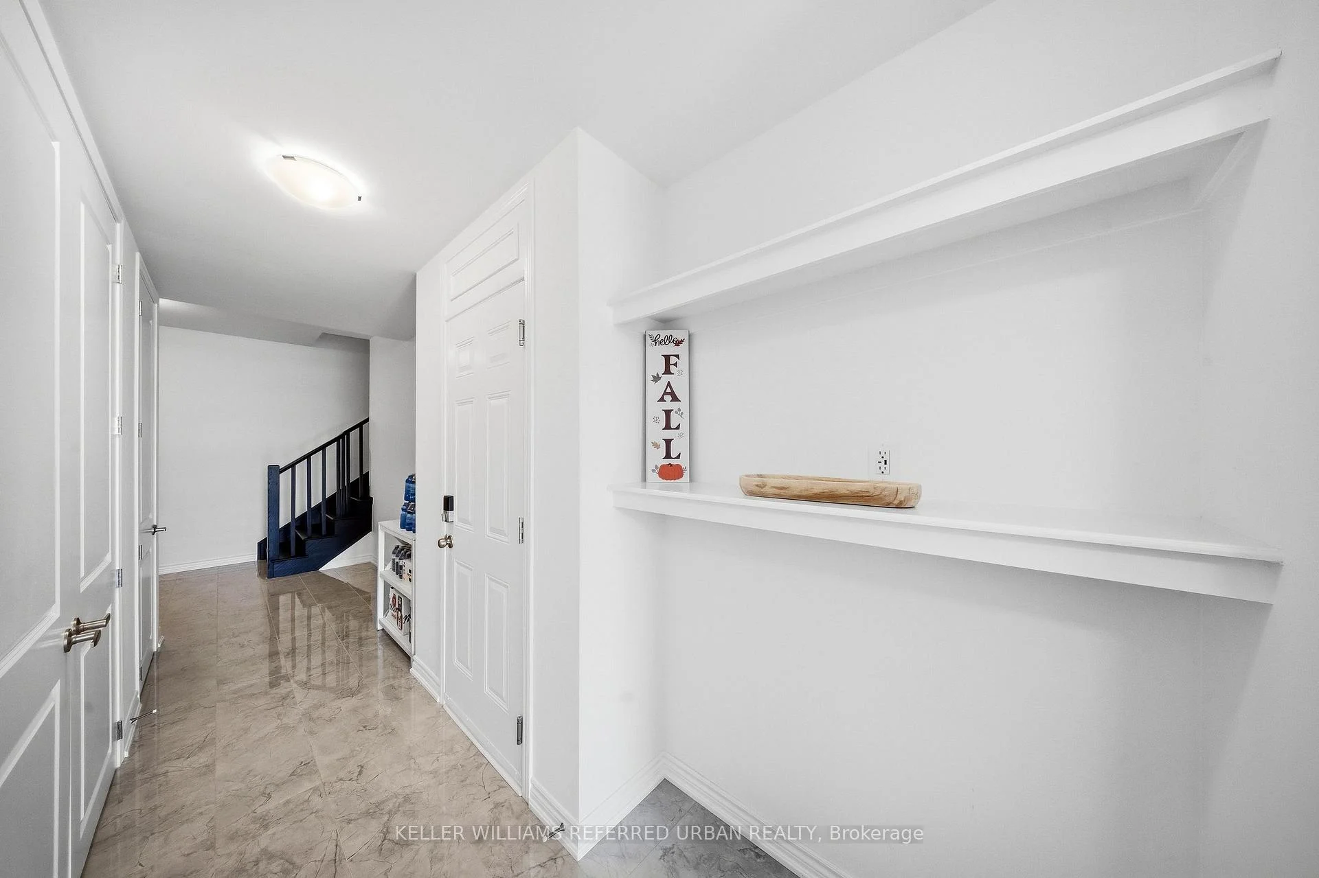 Photo 8 of 61 Vinewood Crescent, Barrie, Rural Barrie Southeast — HOMEH
