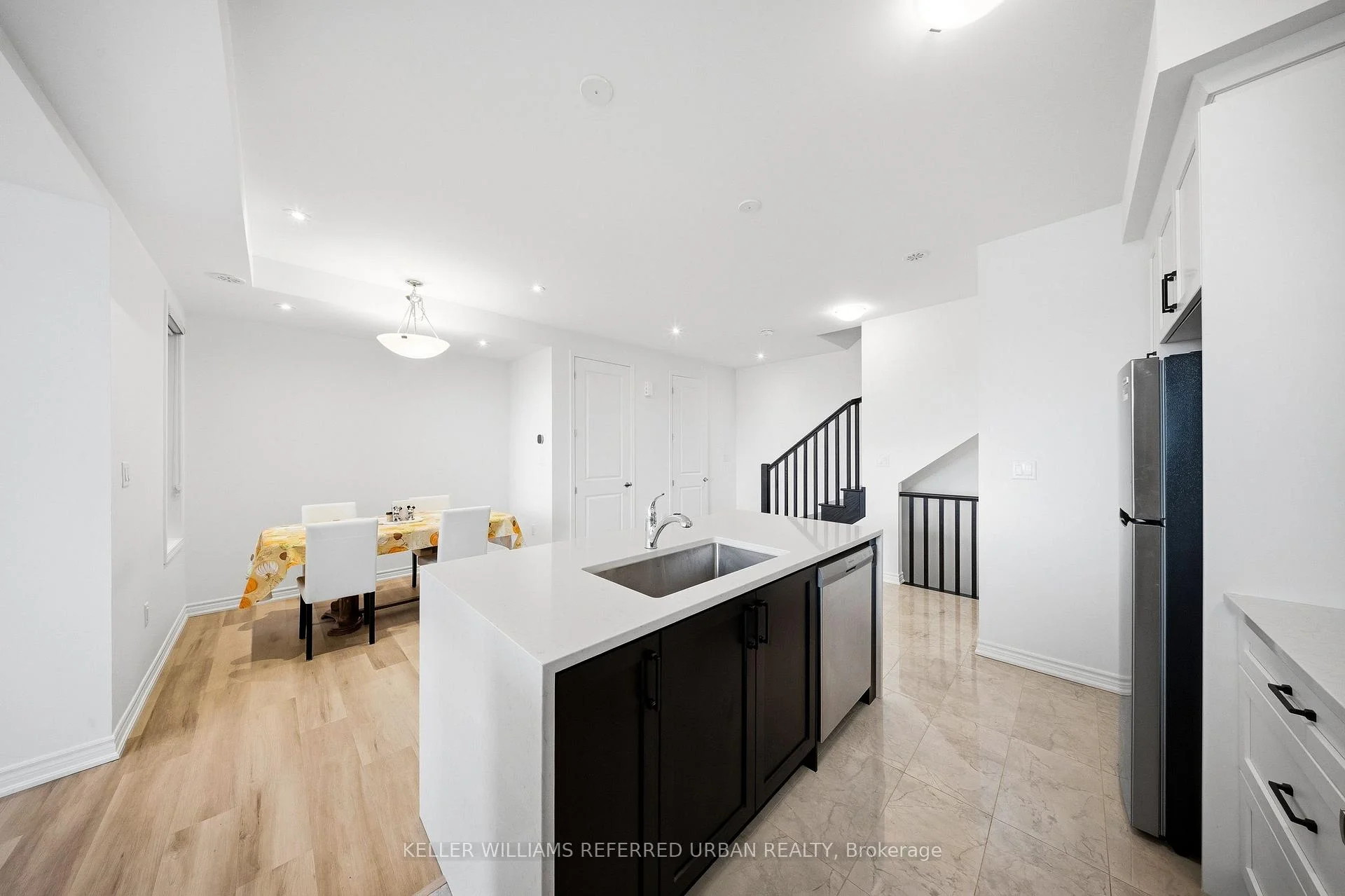 Photo 14 of 61 Vinewood Crescent, Barrie, Rural Barrie Southeast — HOMEH