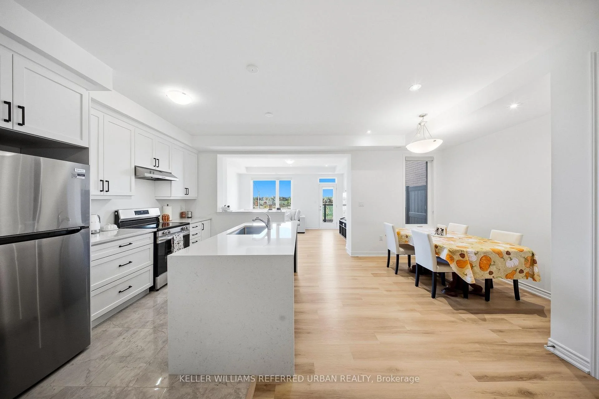 Photo 15 of 61 Vinewood Crescent, Barrie, Rural Barrie Southeast — HOMEH