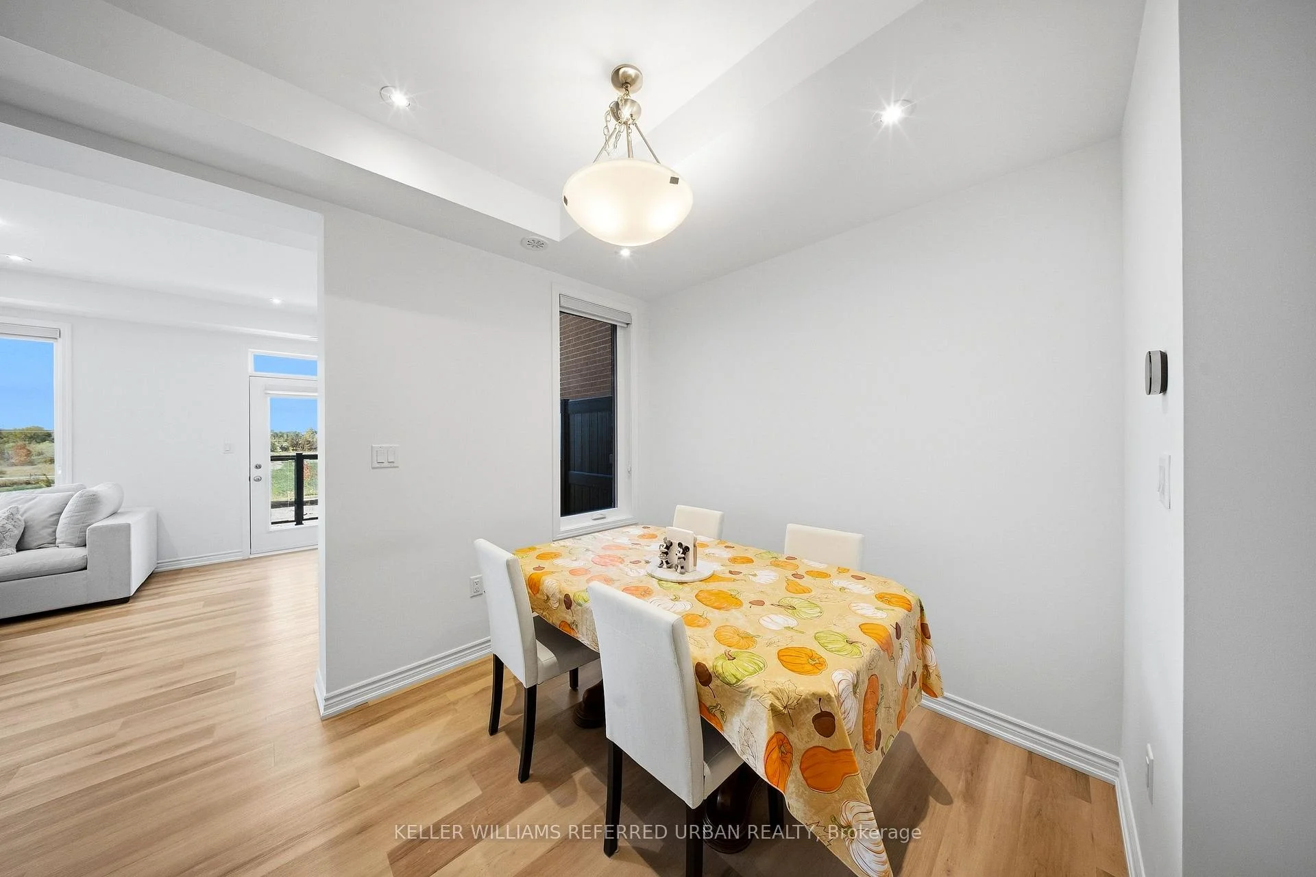 Photo 16 of 61 Vinewood Crescent, Barrie, Rural Barrie Southeast — HOMEH