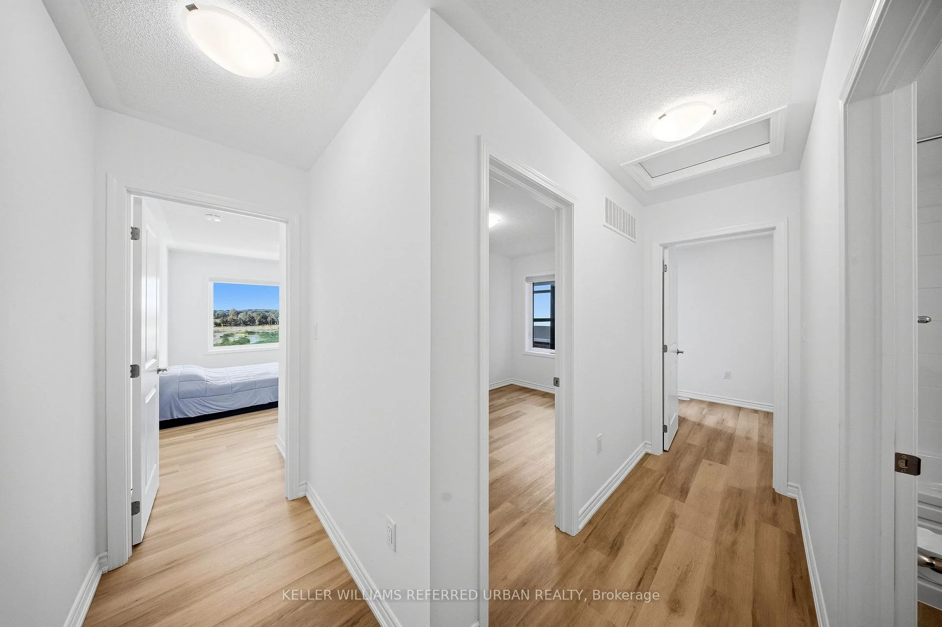 Photo 22 of 61 Vinewood Crescent, Barrie, Rural Barrie Southeast — HOMEH