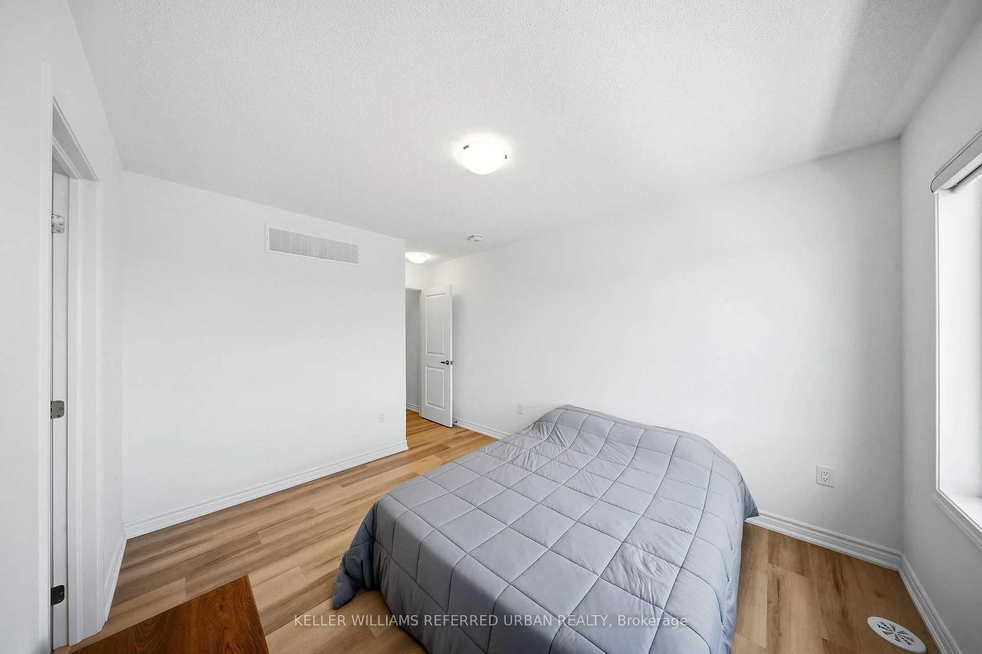 Photo 23 of 61 Vinewood Crescent, Barrie, Rural Barrie Southeast — HOMEH