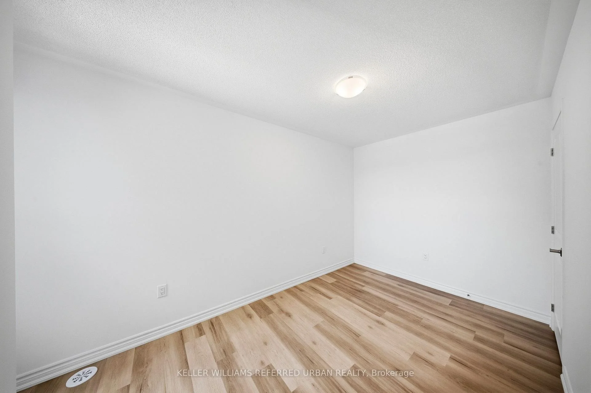 Photo 29 of 61 Vinewood Crescent, Barrie, Rural Barrie Southeast — HOMEH