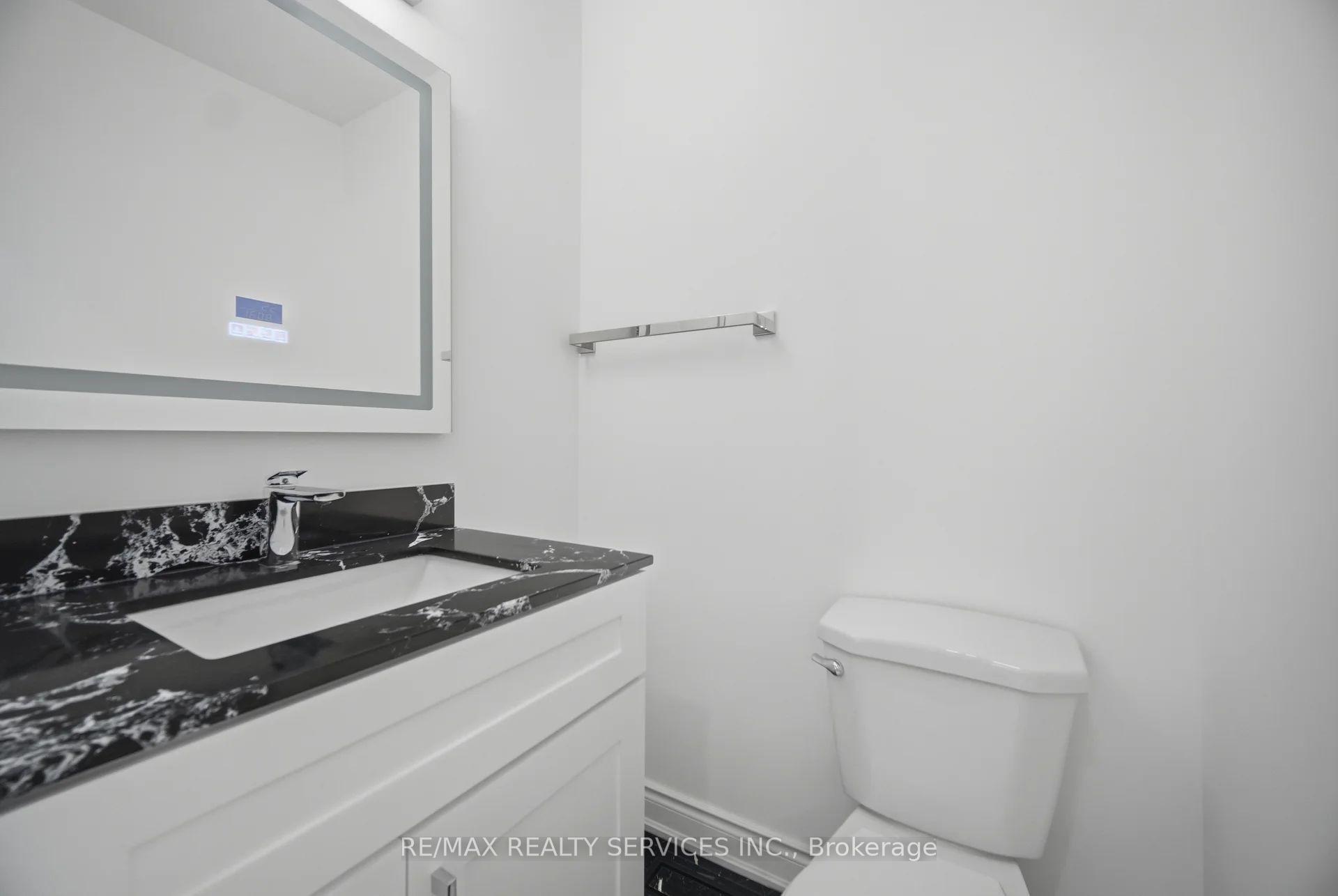 Photo 10 of 92 Corby Crescent, Brampton, Brampton South — HOMEH