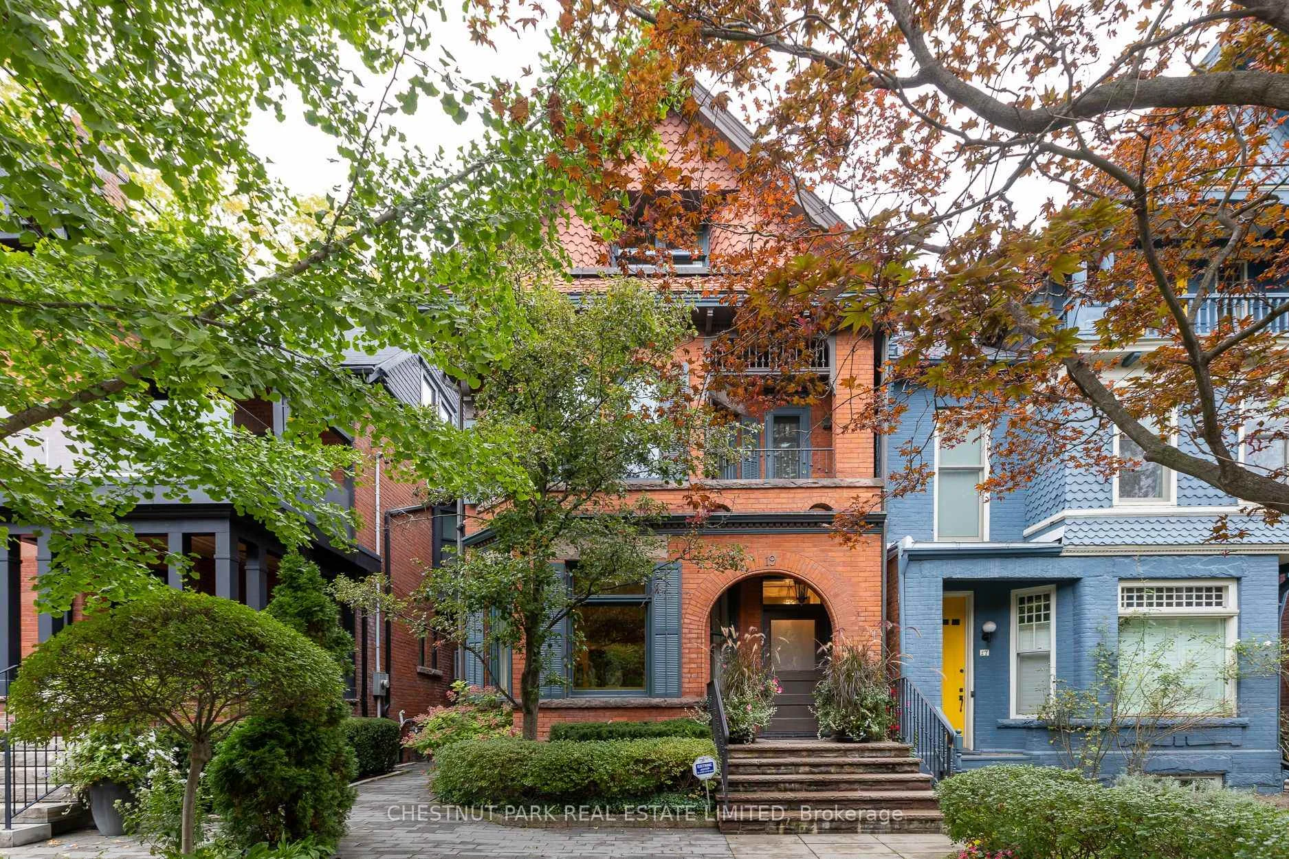 Photo 3 of 19 Admiral Road, Toronto, The Annex — HOMEH