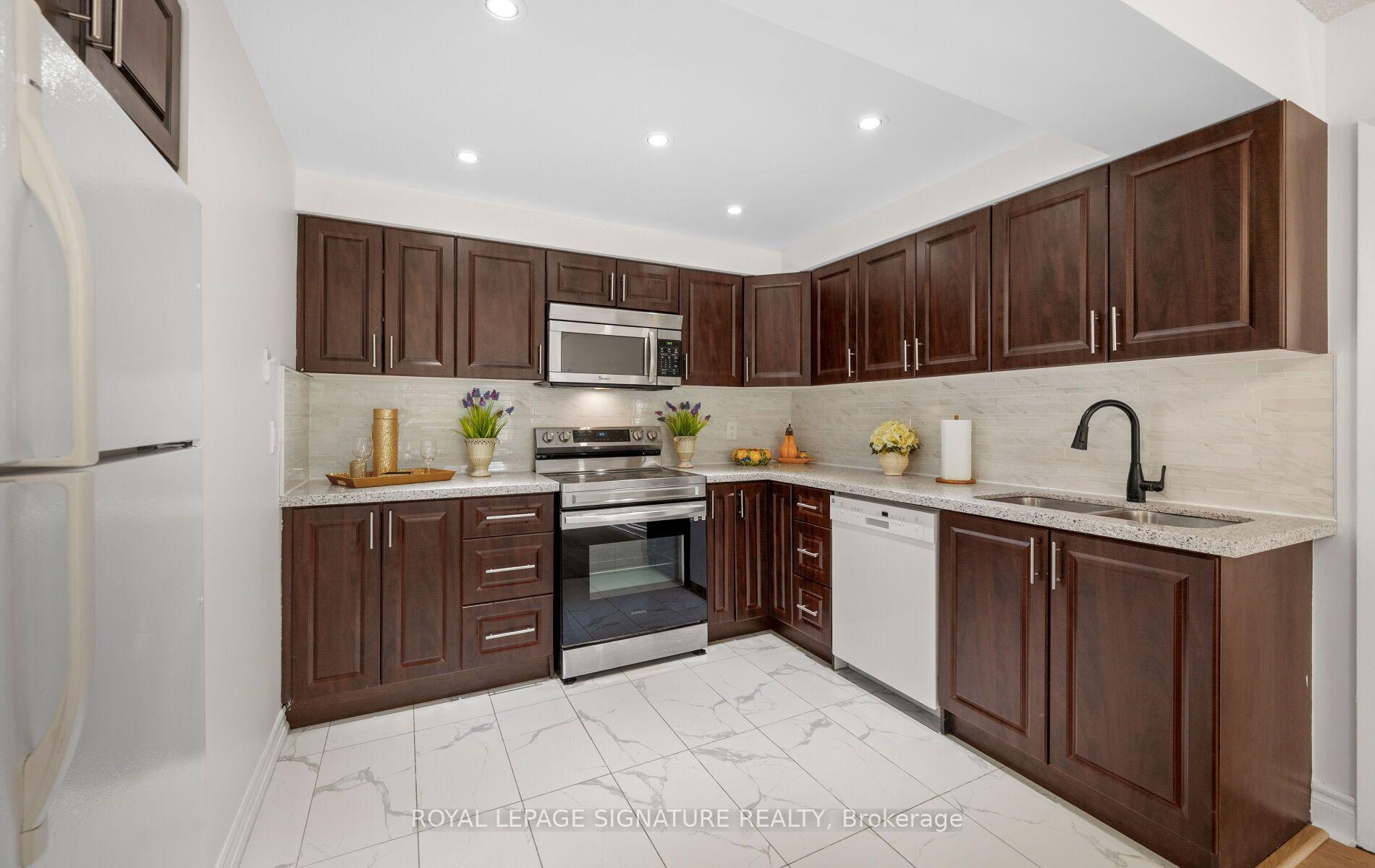 Photo 13 of Unit 202, 175 Cedar Avenue, Richmond Hill, Harding — HOMEH