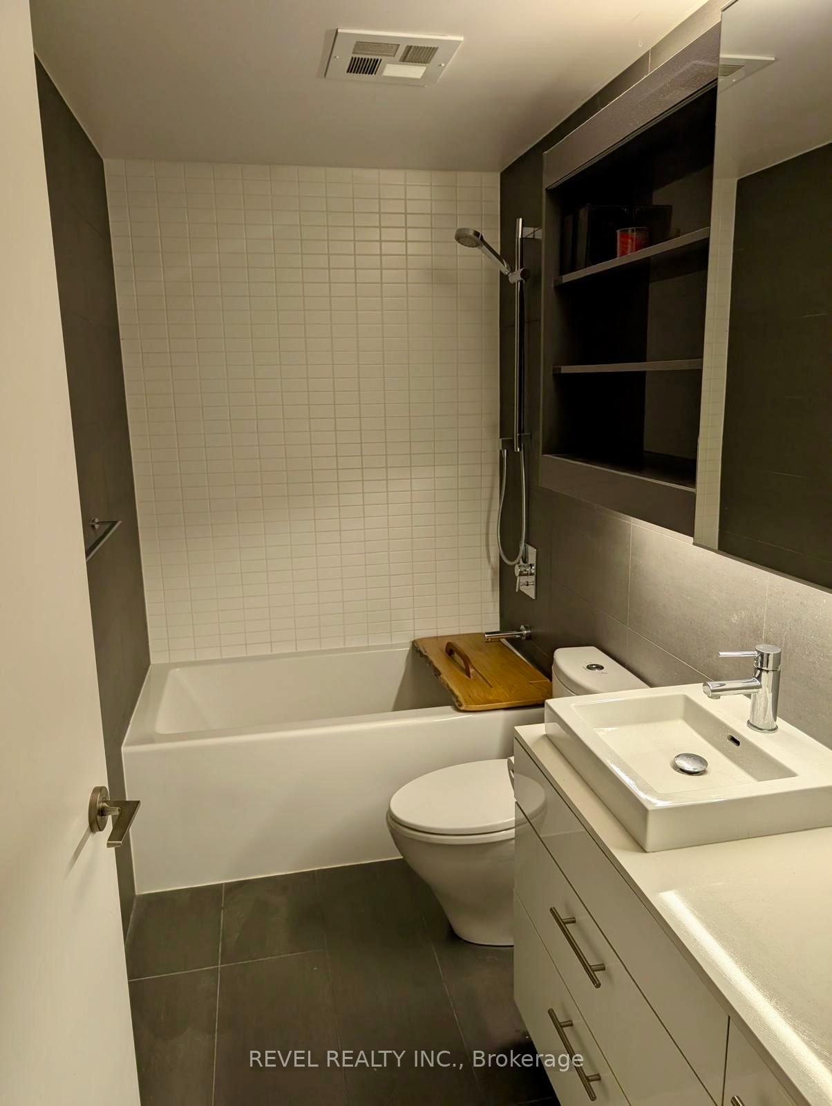 Photo 10 of Unit 809, 32 Trolley Crescent, Toronto, Moss Park — HOMEH