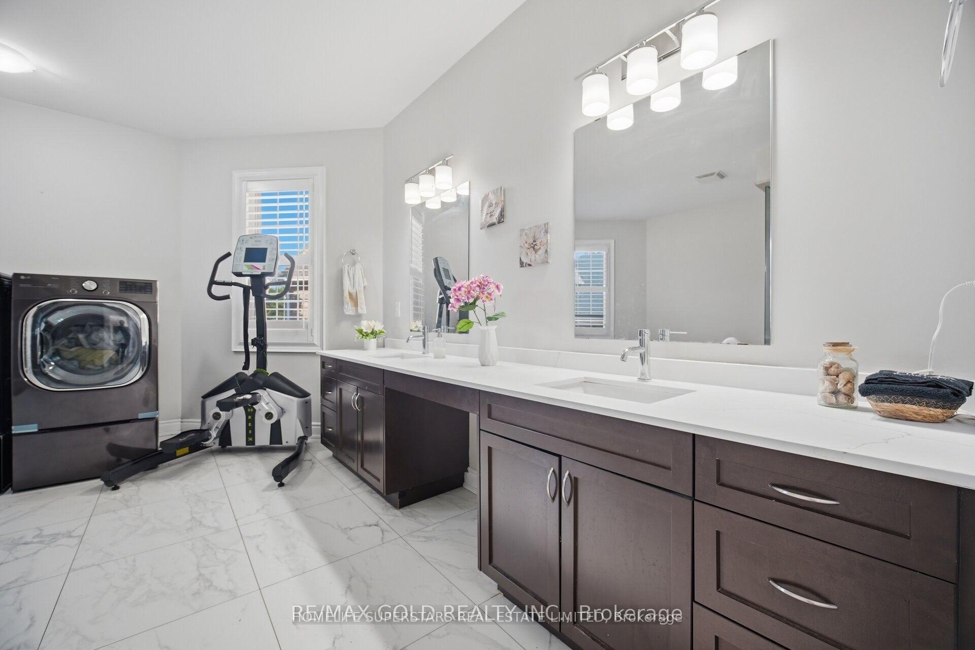 Photo 16 of 14 Ayrshire Court, Brampton, Snelgrove — HOMEH