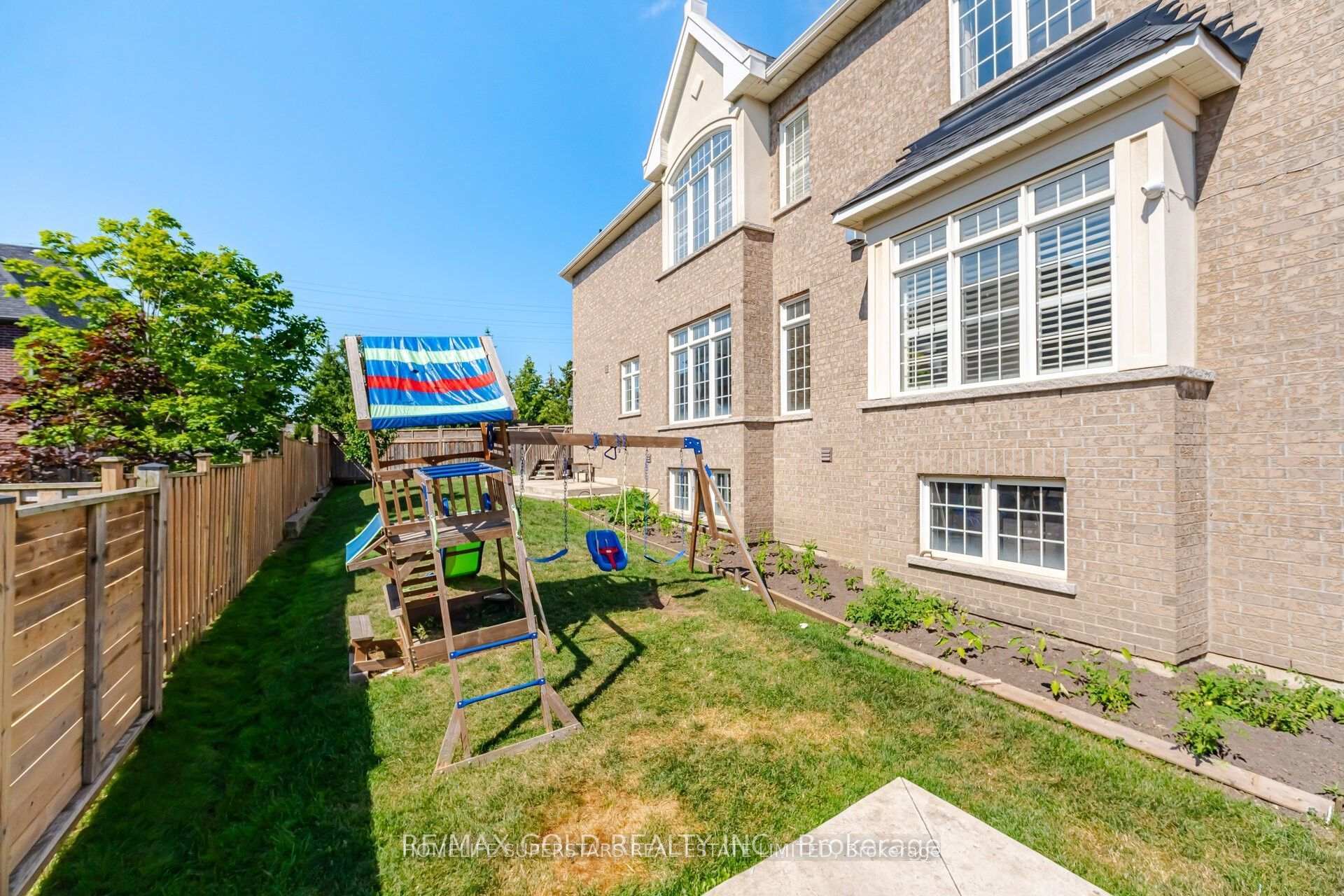 Photo 36 of 14 Ayrshire Court, Brampton, Snelgrove — HOMEH