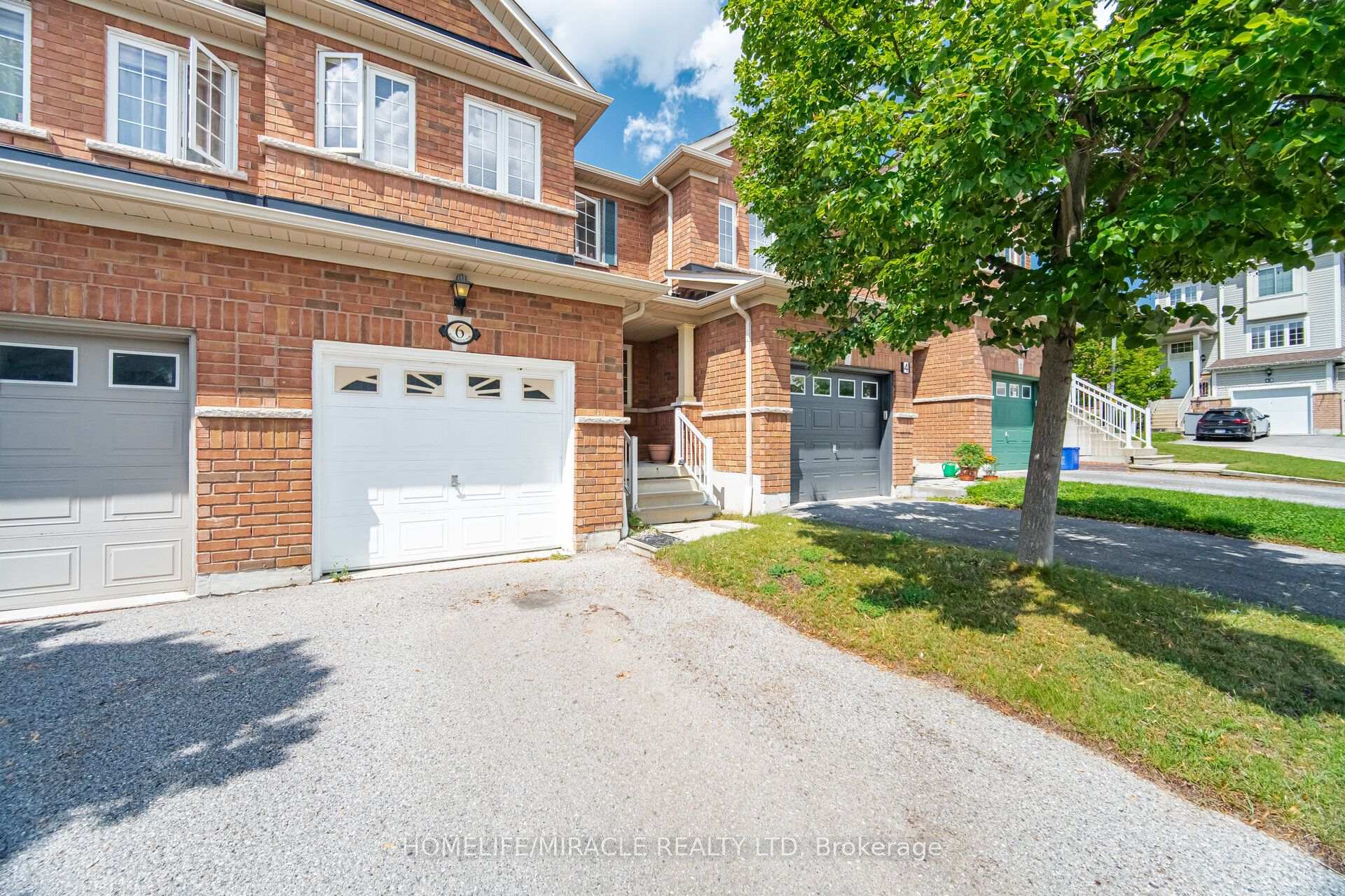 Photo 2 of 6 Barkdale Way, Whitby, Pringle Creek — HOMEH