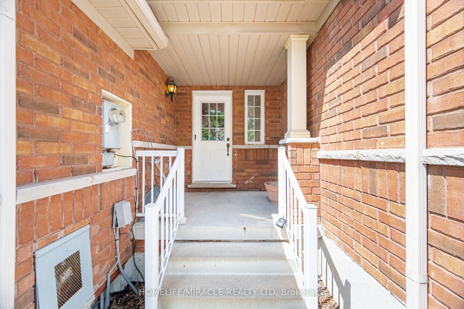 Photo 3 of 6 Barkdale Way, Whitby, Pringle Creek — HOMEH