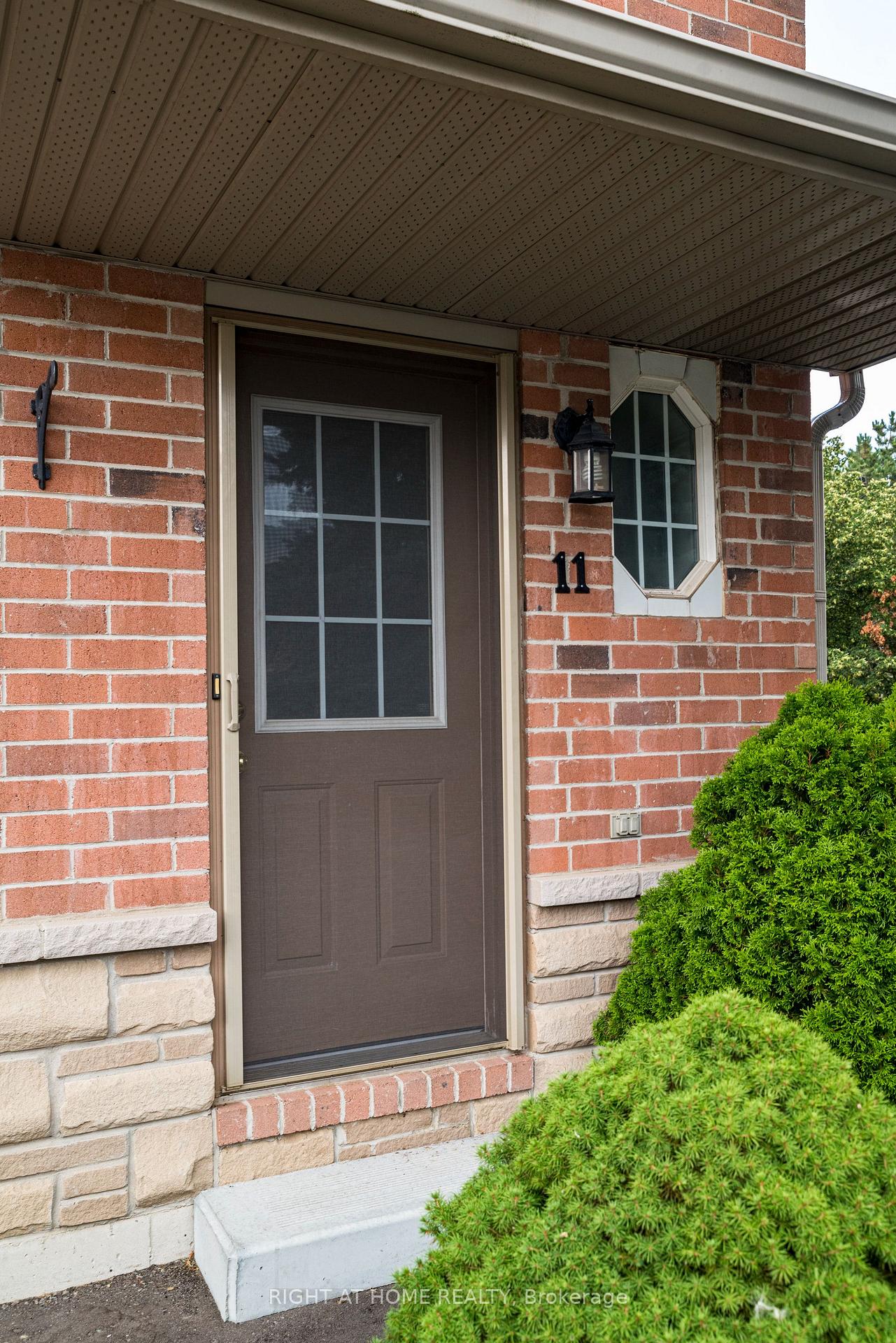 Photo 4 of Unit 11, 39 Pinewoods Drive, Hamilton, Stoney Creek Mountain — HOMEH