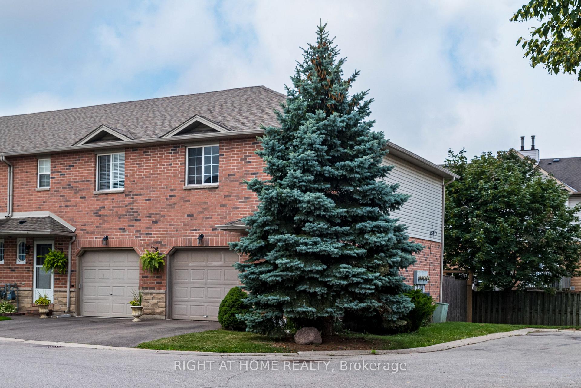 Photo 5 of Unit 11, 39 Pinewoods Drive, Hamilton, Stoney Creek Mountain — HOMEH