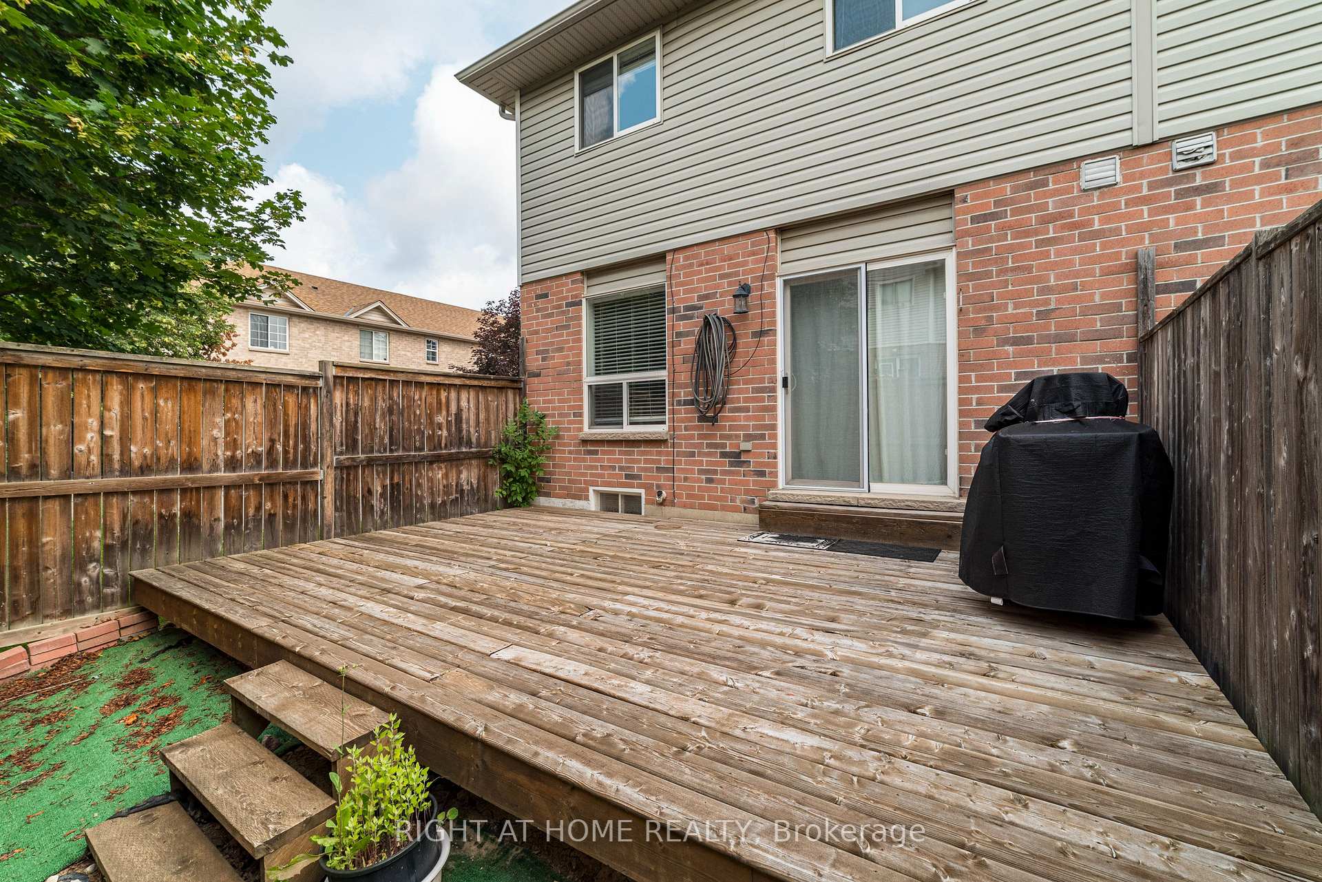 Photo 6 of Unit 11, 39 Pinewoods Drive, Hamilton, Stoney Creek Mountain — HOMEH