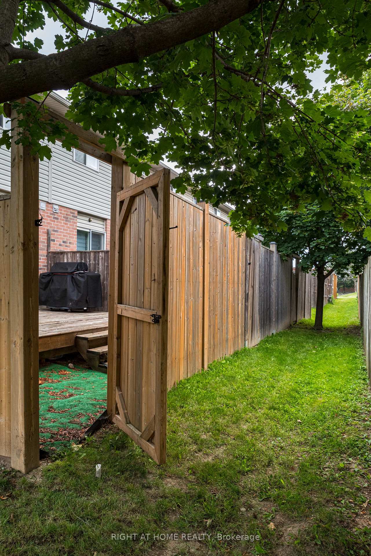 Photo 9 of Unit 11, 39 Pinewoods Drive, Hamilton, Stoney Creek Mountain — HOMEH
