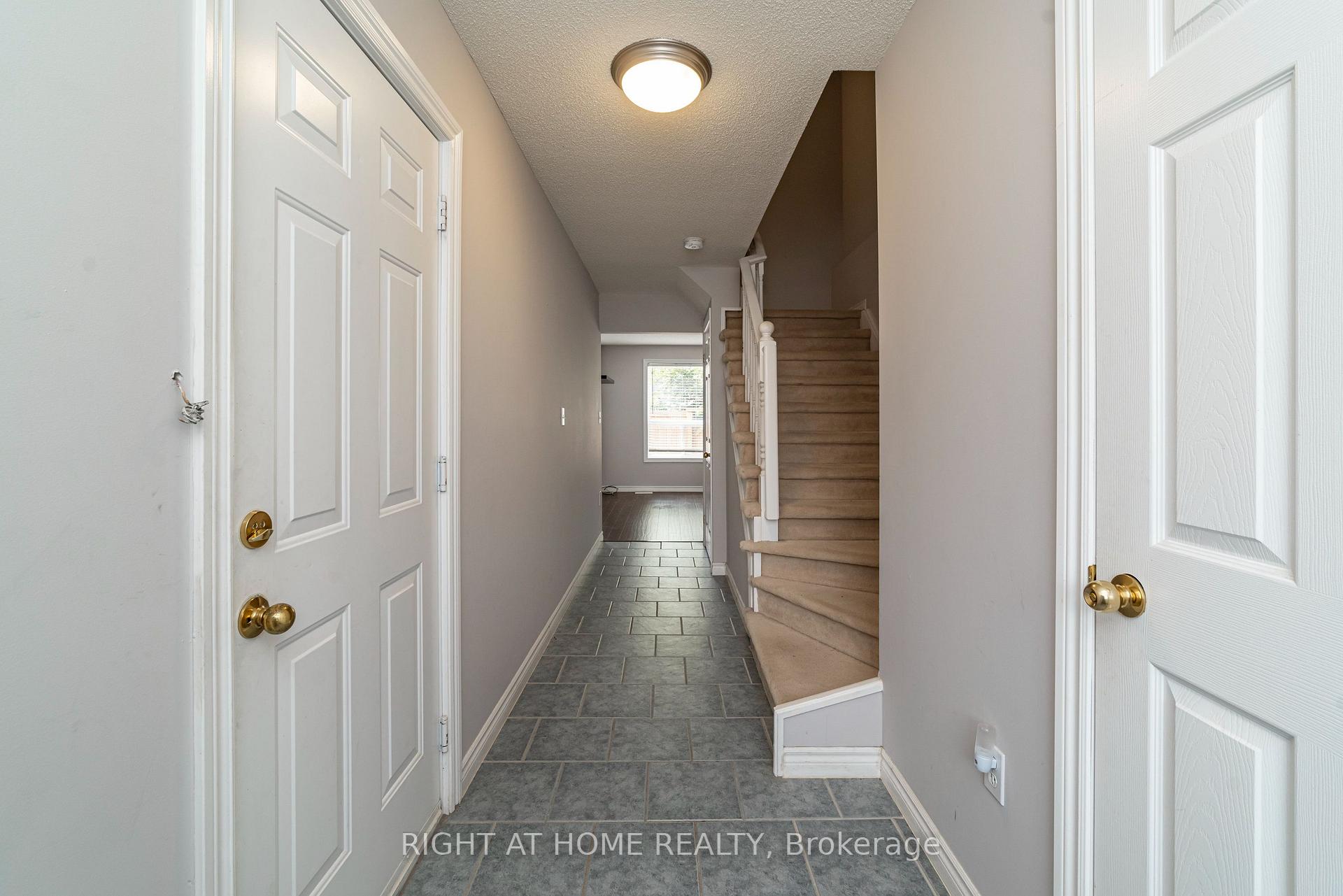 Photo 10 of Unit 11, 39 Pinewoods Drive, Hamilton, Stoney Creek Mountain — HOMEH
