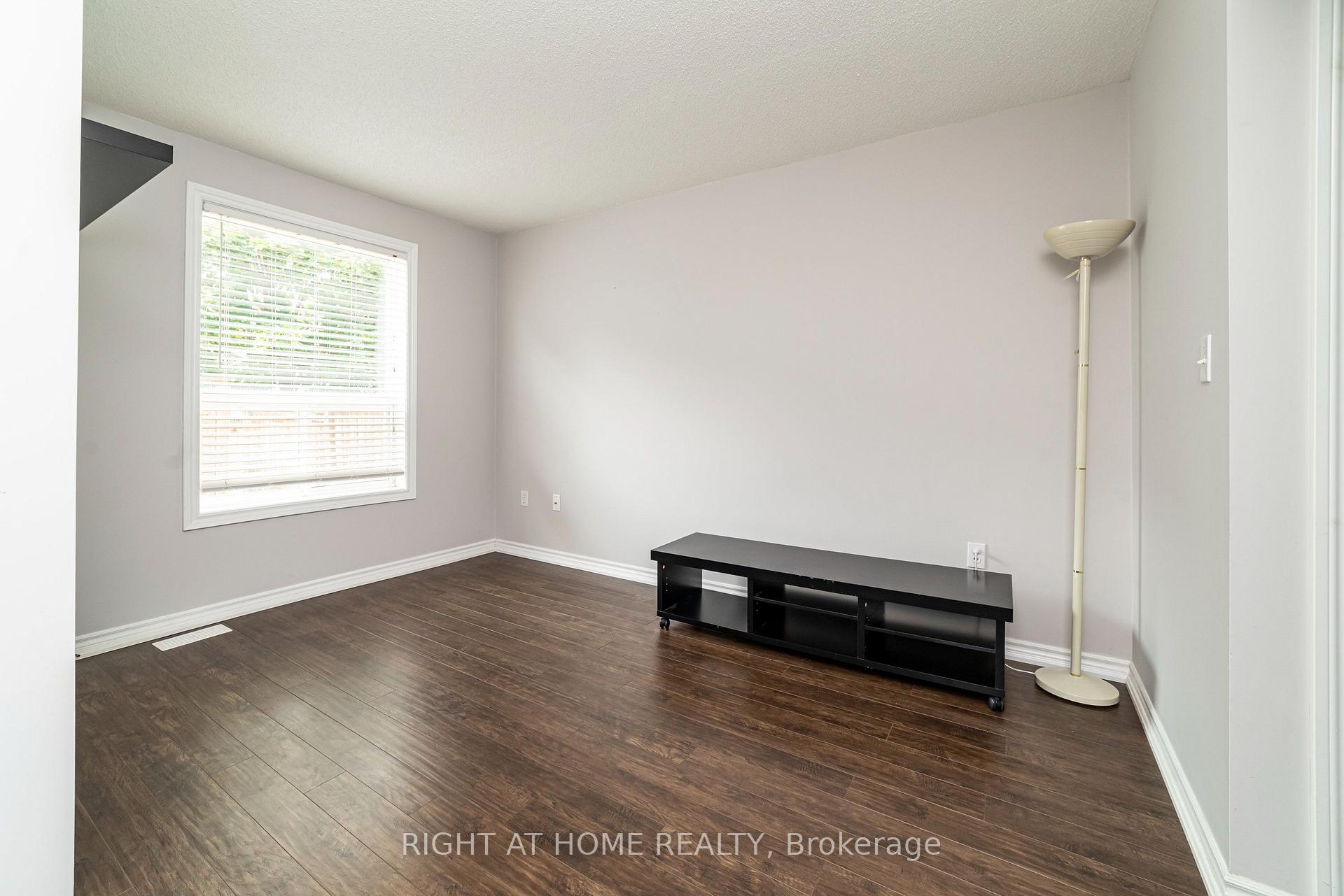 Photo 13 of Unit 11, 39 Pinewoods Drive, Hamilton, Stoney Creek Mountain — HOMEH