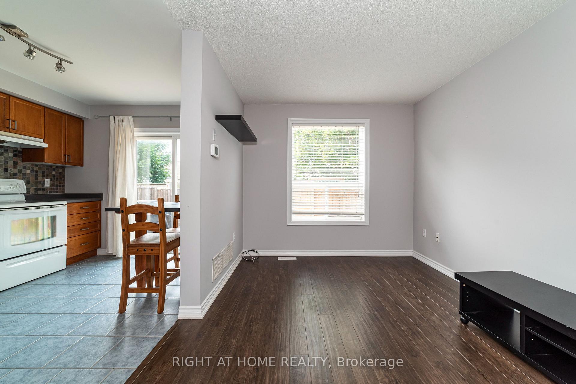 Photo 15 of Unit 11, 39 Pinewoods Drive, Hamilton, Stoney Creek Mountain — HOMEH