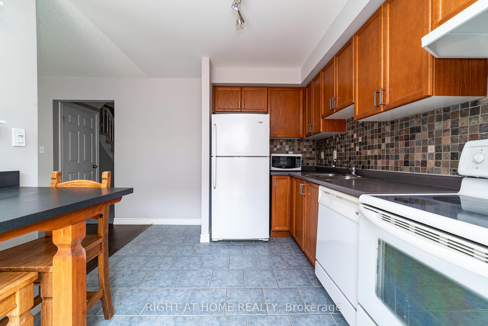 Photo 17 of Unit 11, 39 Pinewoods Drive, Hamilton, Stoney Creek Mountain — HOMEH