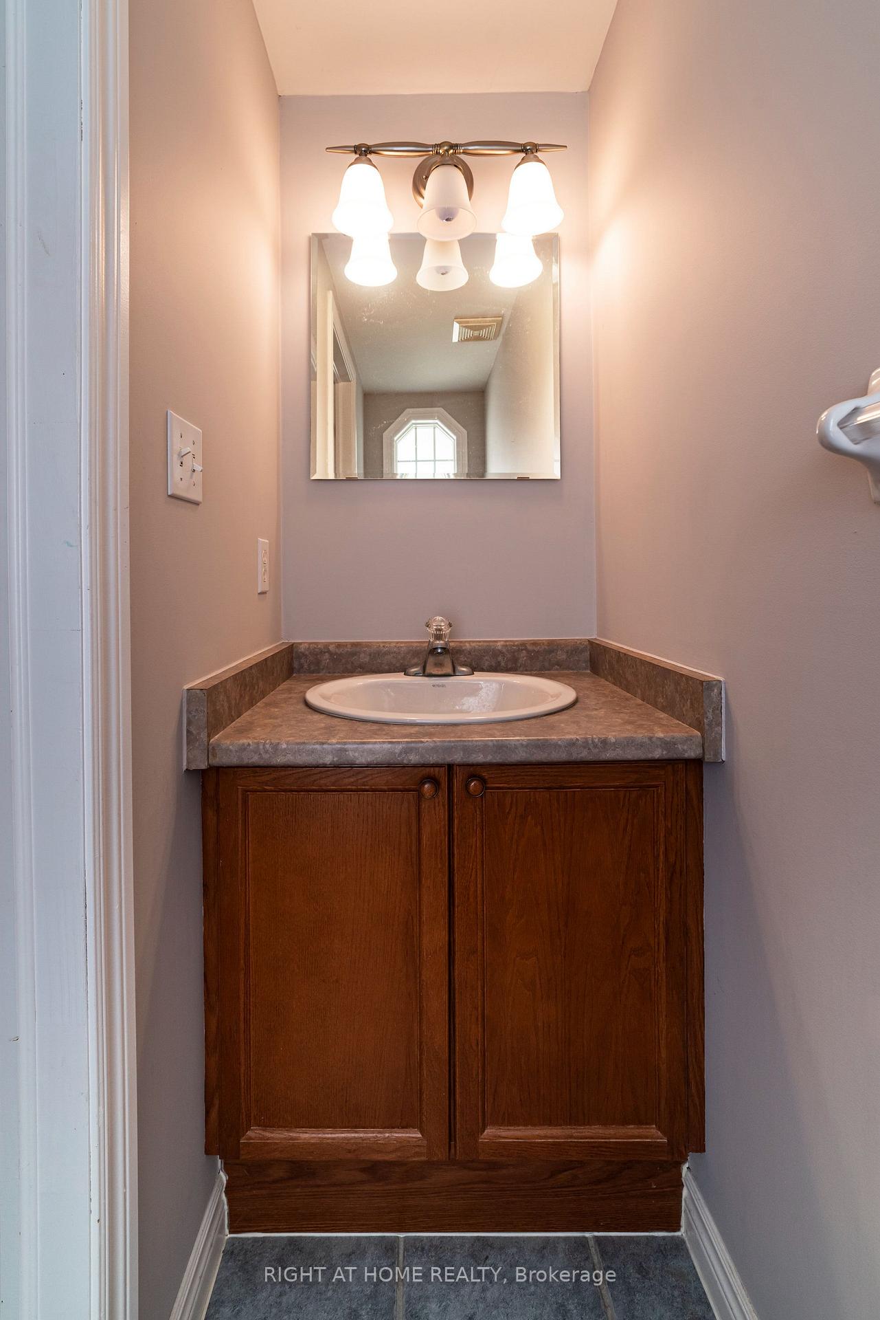 Photo 18 of Unit 11, 39 Pinewoods Drive, Hamilton, Stoney Creek Mountain — HOMEH