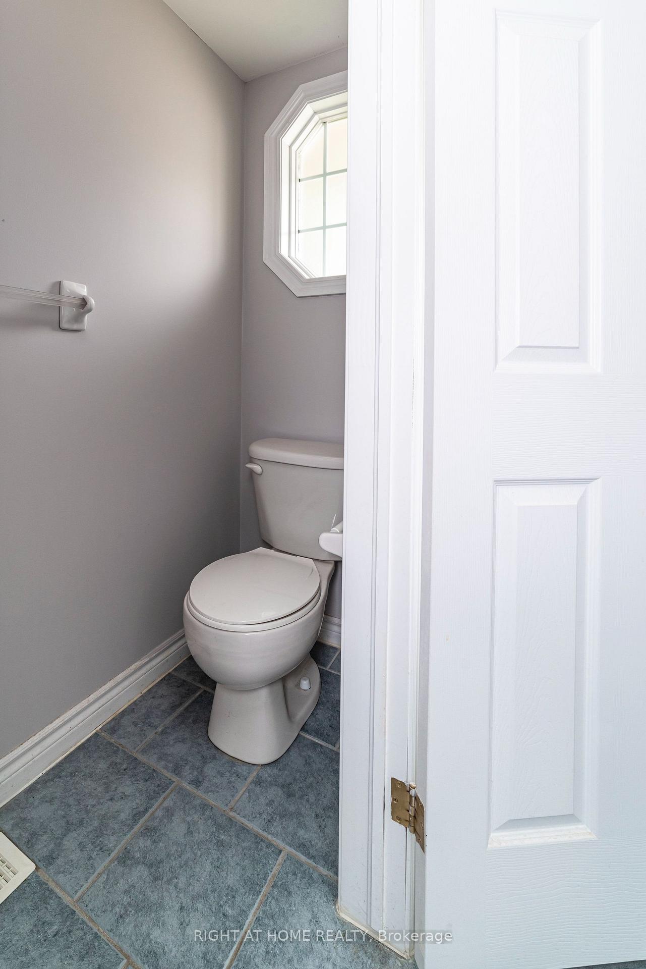 Photo 19 of Unit 11, 39 Pinewoods Drive, Hamilton, Stoney Creek Mountain — HOMEH