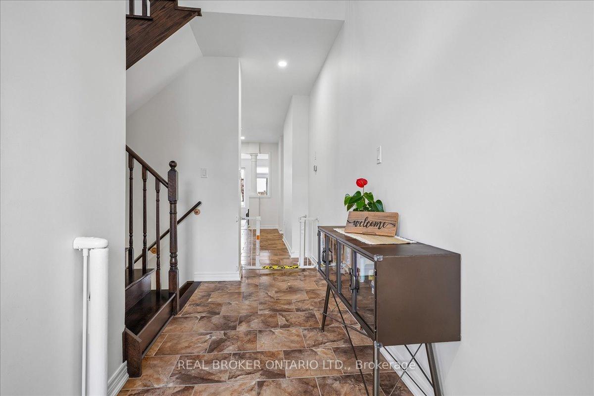 Photo 4 of 90 Erskine Drive, Clarington, Newcastle — HOMEH