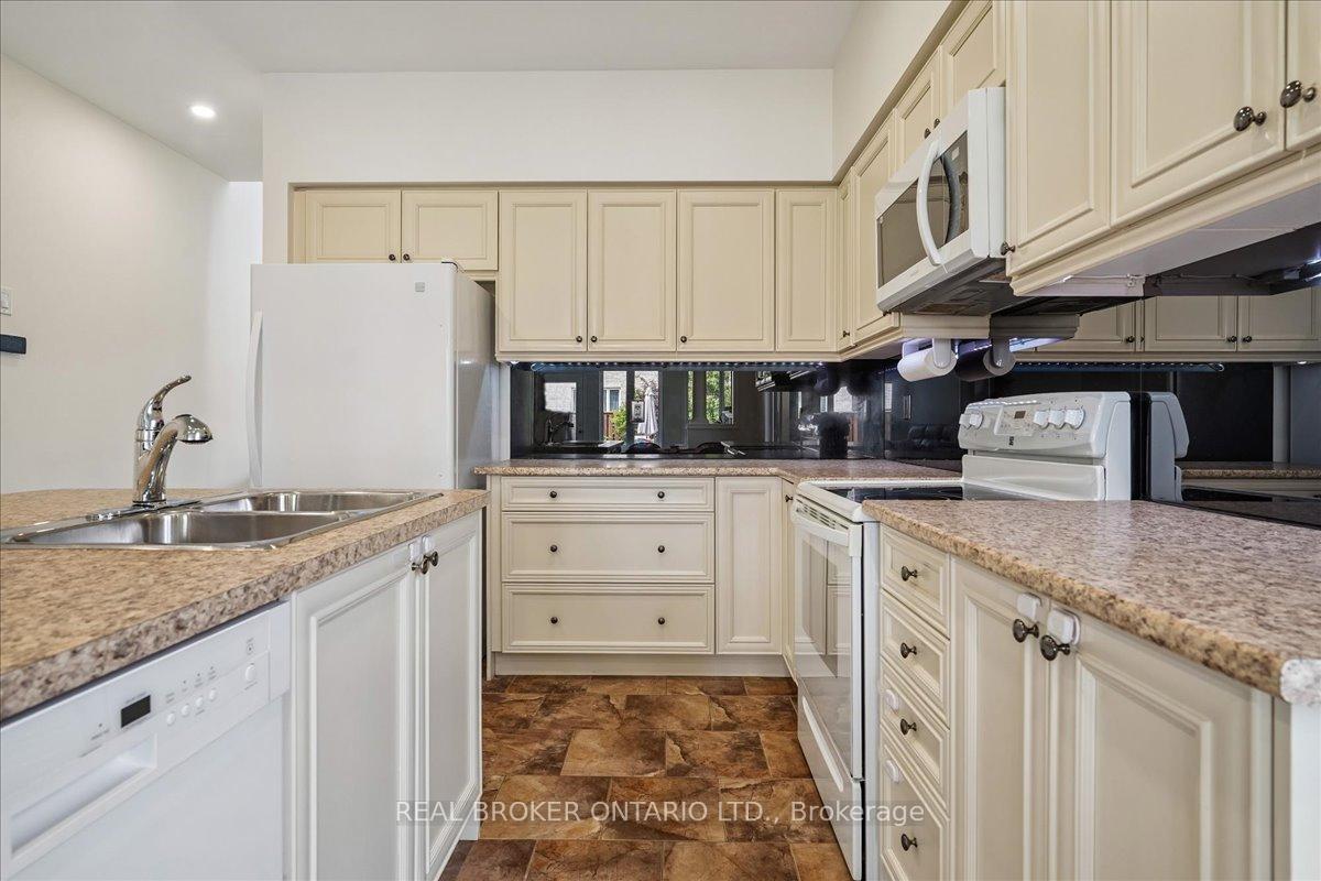 Photo 7 of 90 Erskine Drive, Clarington, Newcastle — HOMEH