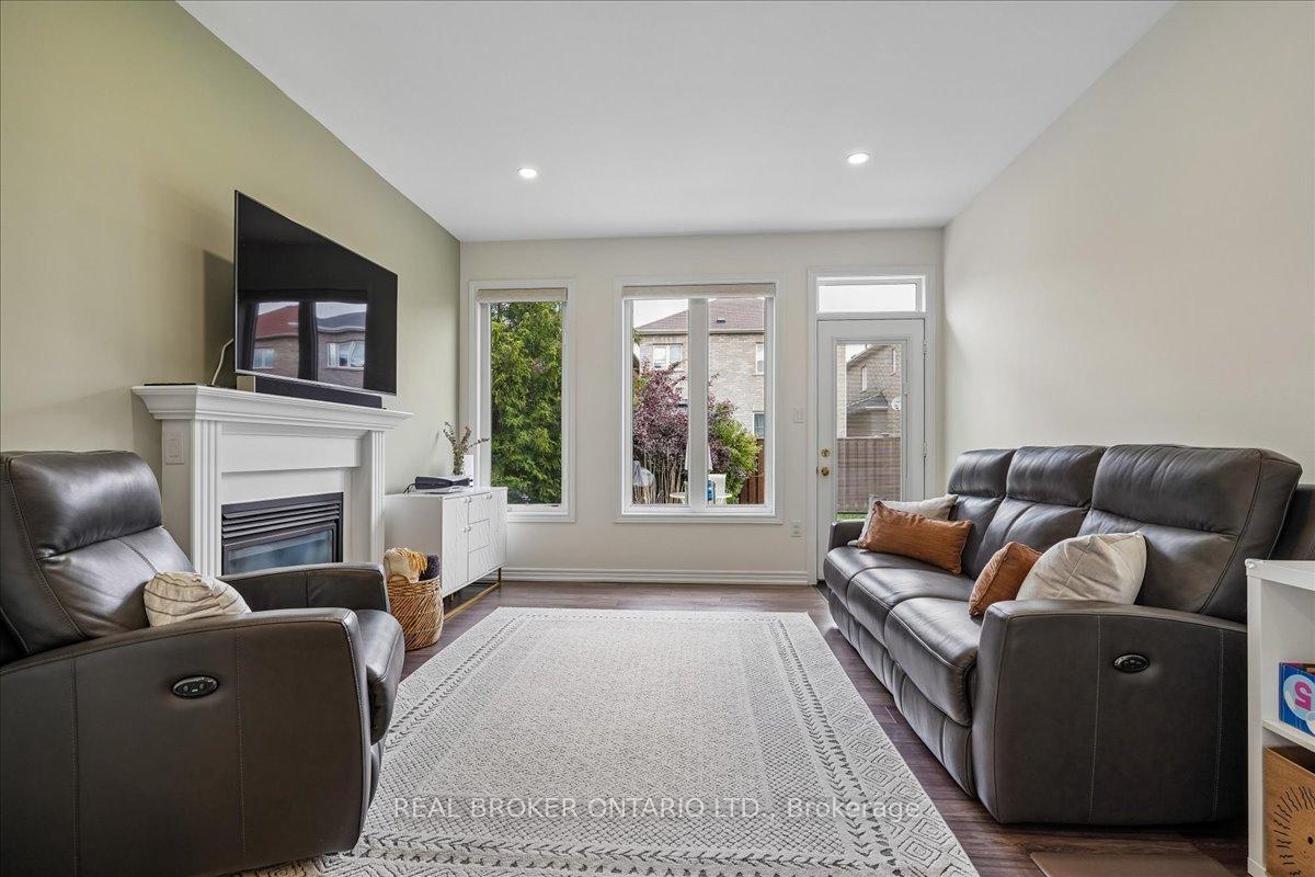 Photo 11 of 90 Erskine Drive, Clarington, Newcastle — HOMEH