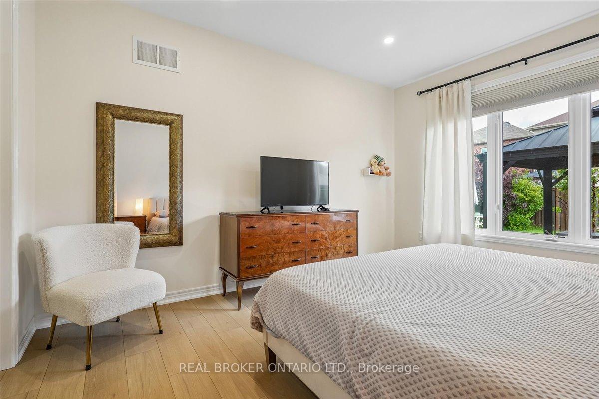 Photo 14 of 90 Erskine Drive, Clarington, Newcastle — HOMEH