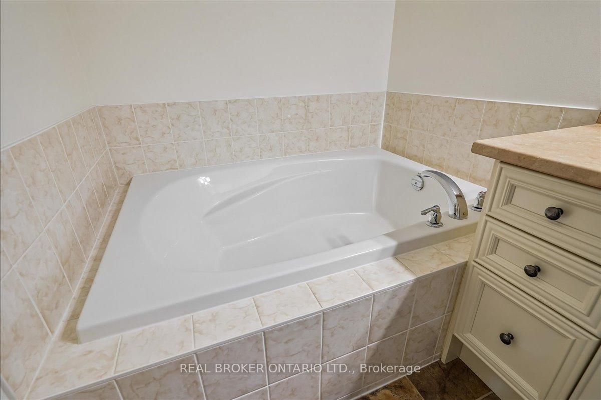 Photo 16 of 90 Erskine Drive, Clarington, Newcastle — HOMEH