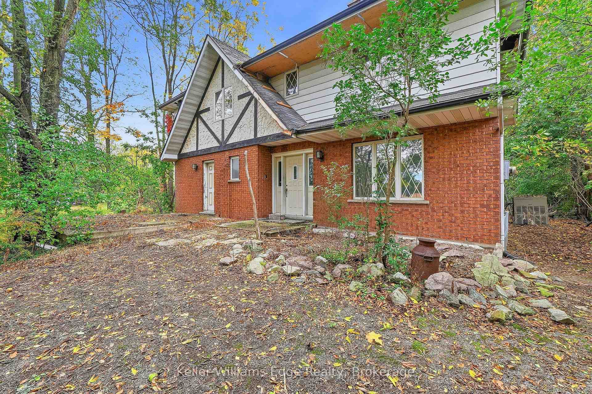 Photo 3 of 402 Rock Chapel Road, Hamilton, Rural Flamborough — HOMEH