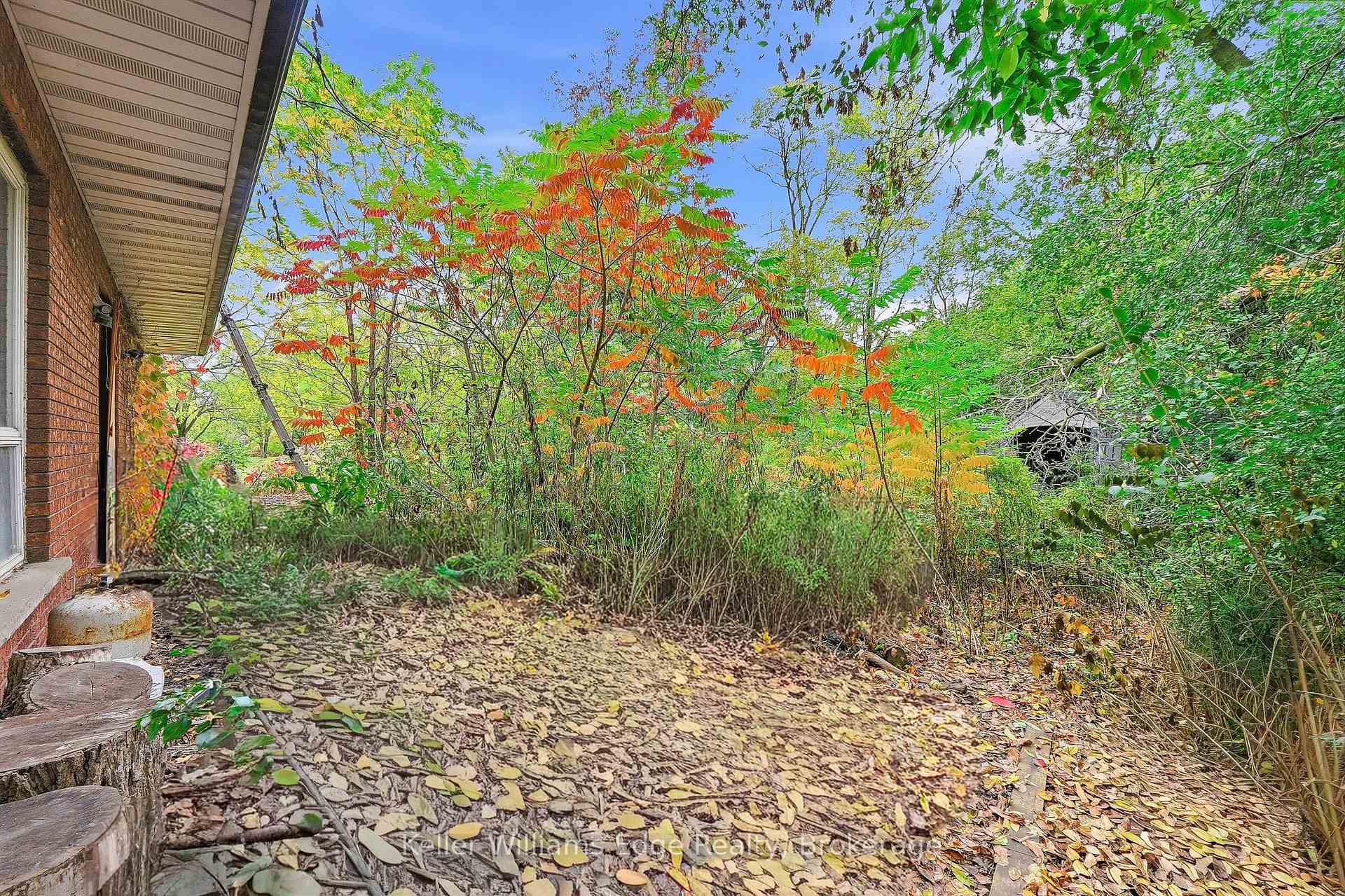 Photo 5 of 402 Rock Chapel Road, Hamilton, Rural Flamborough — HOMEH