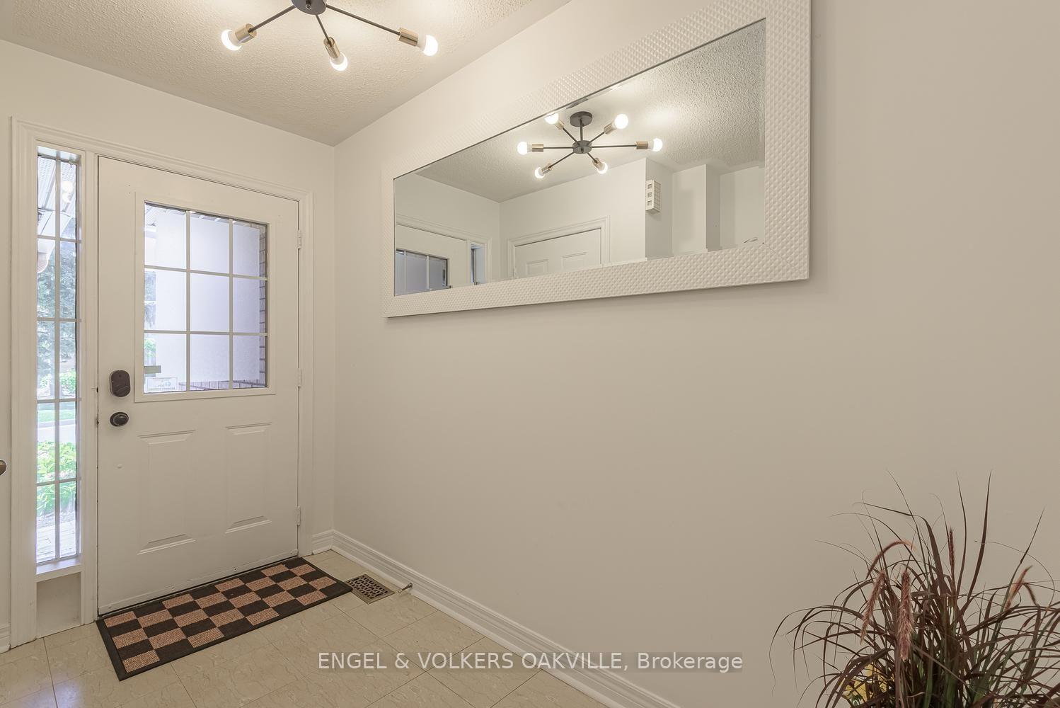 Photo 3 of Unit 18, 1905 Broad Hollow Gate, Mississauga, Erin Mills — HOMEH