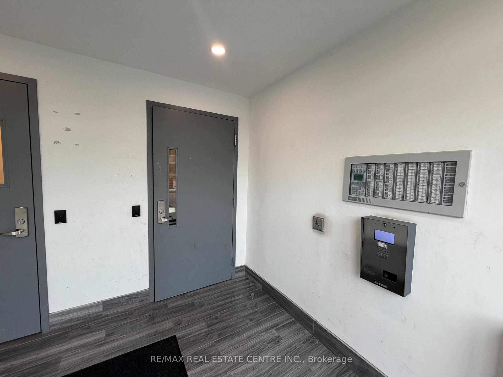 Photo 3 of Unit #105A, 1098 Paisley Road, Guelph, Willow West/Sugarbush/West Acres — HOMEH