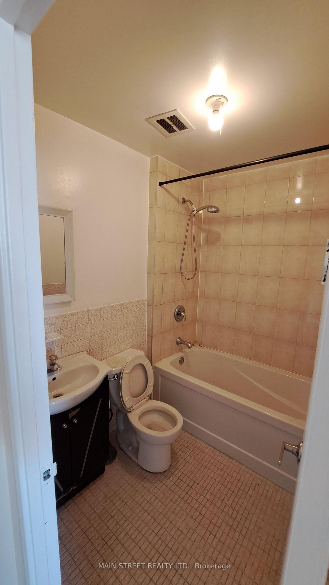 Photo 14 of Unit 3, 2588A Yonge Street, Toronto, Lawrence Park South — HOMEH