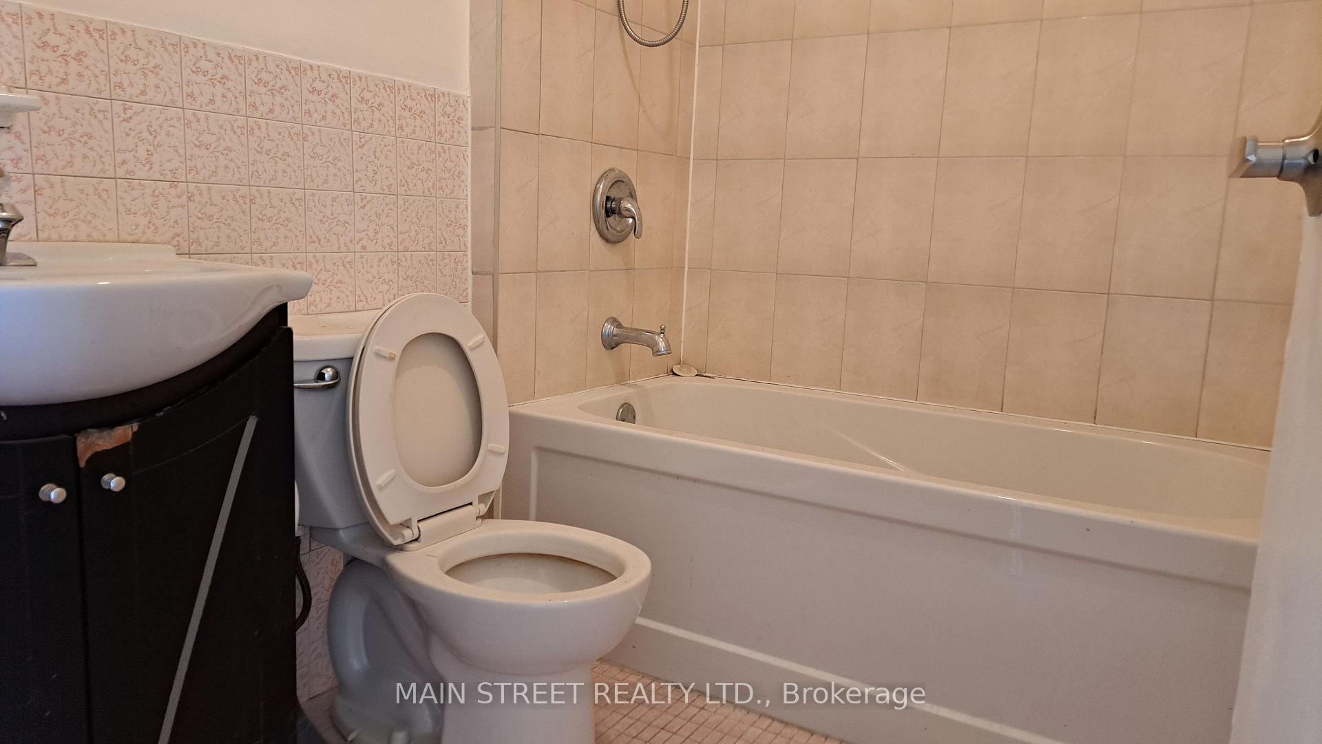 Photo 15 of Unit 3, 2588A Yonge Street, Toronto, Lawrence Park South — HOMEH