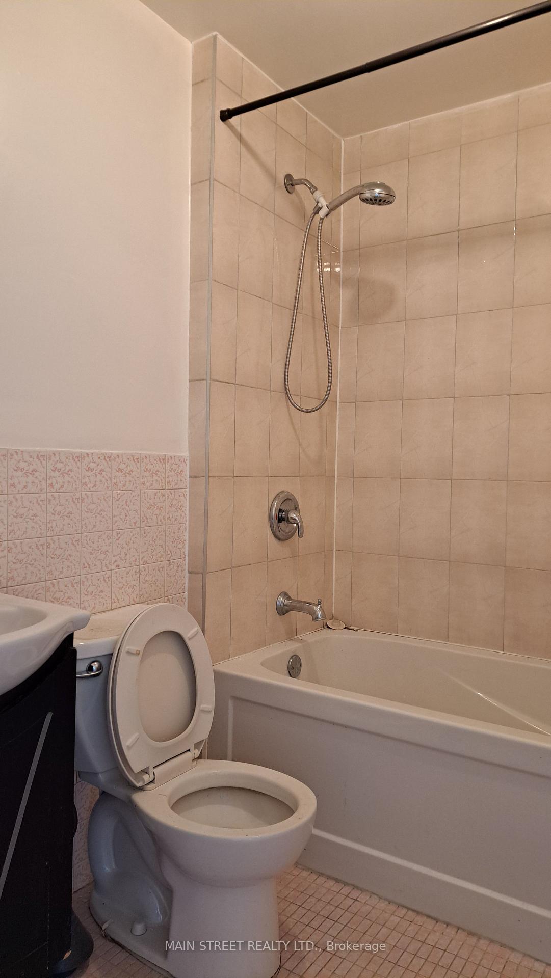 Photo 16 of Unit 3, 2588A Yonge Street, Toronto, Lawrence Park South — HOMEH