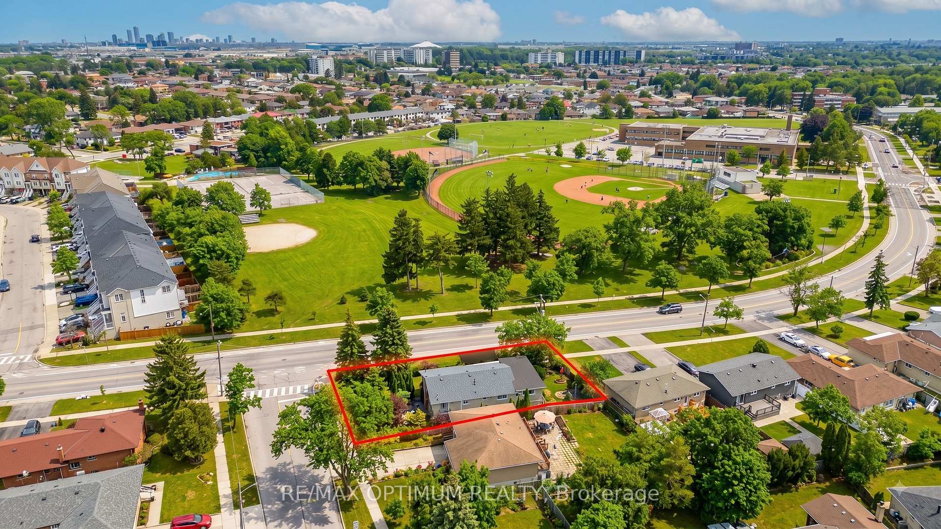 Photo 4 of 1 Dundee Drive, North York, York University Heights — HOMEH