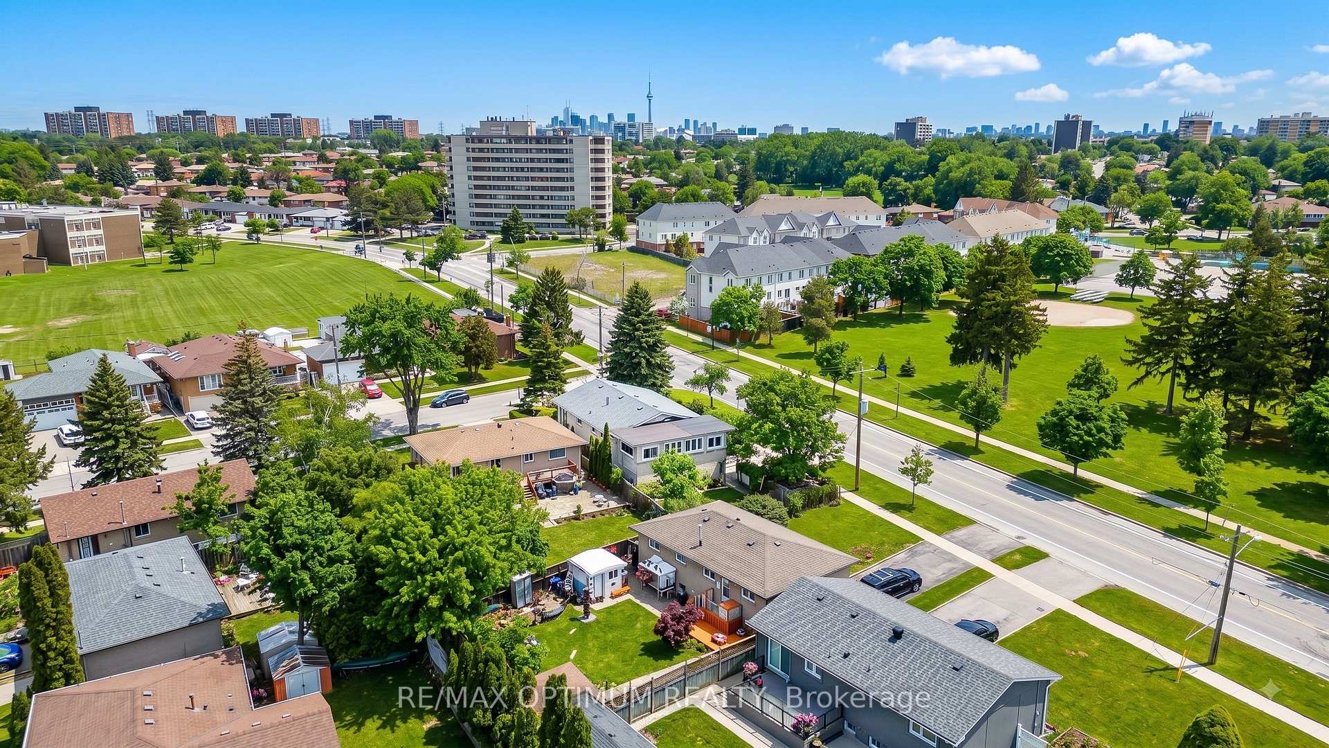 Photo 6 of 1 Dundee Drive, North York, York University Heights — HOMEH