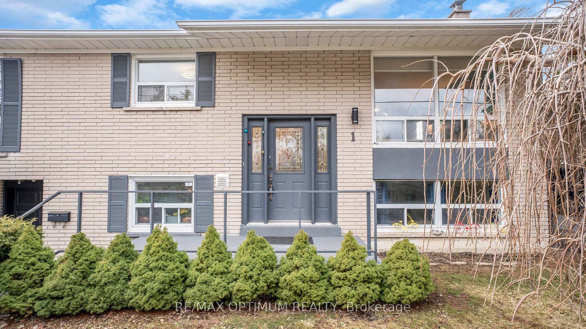 Photo 7 of 1 Dundee Drive, North York, York University Heights — HOMEH