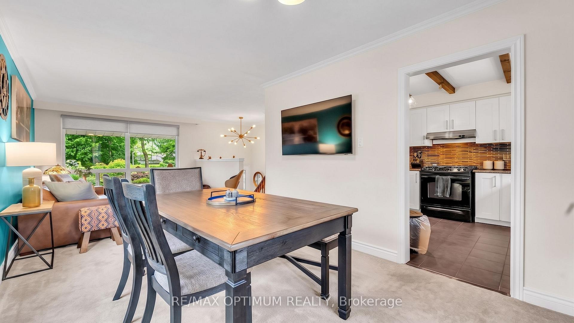 Photo 11 of 1 Dundee Drive, North York, York University Heights — HOMEH