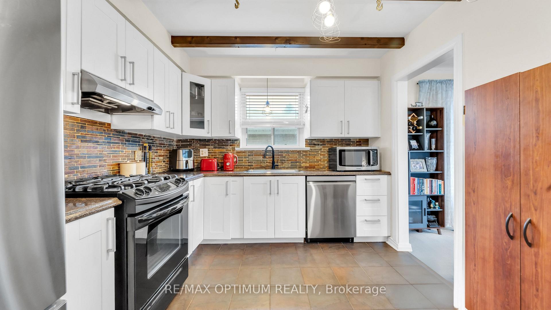 Photo 15 of 1 Dundee Drive, North York, York University Heights — HOMEH