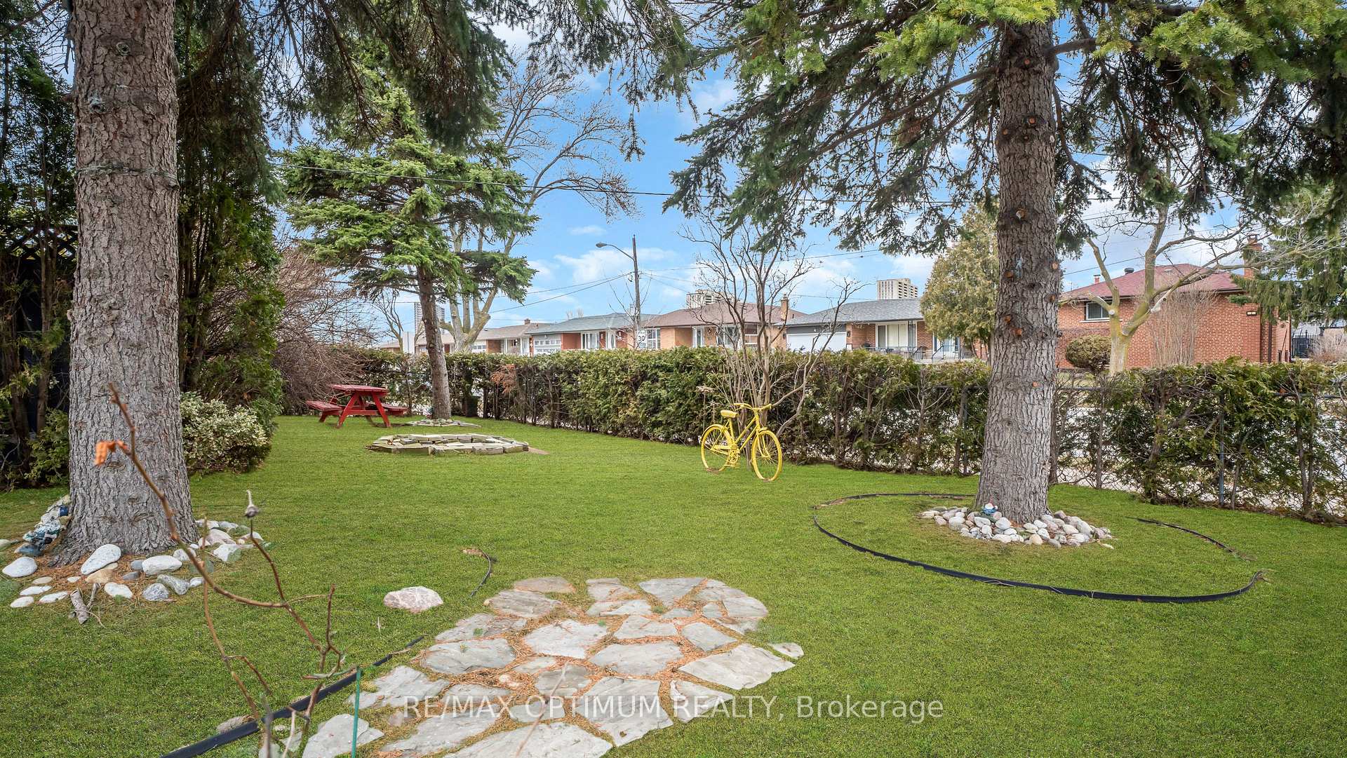 Photo 37 of 1 Dundee Drive, North York, York University Heights — HOMEH